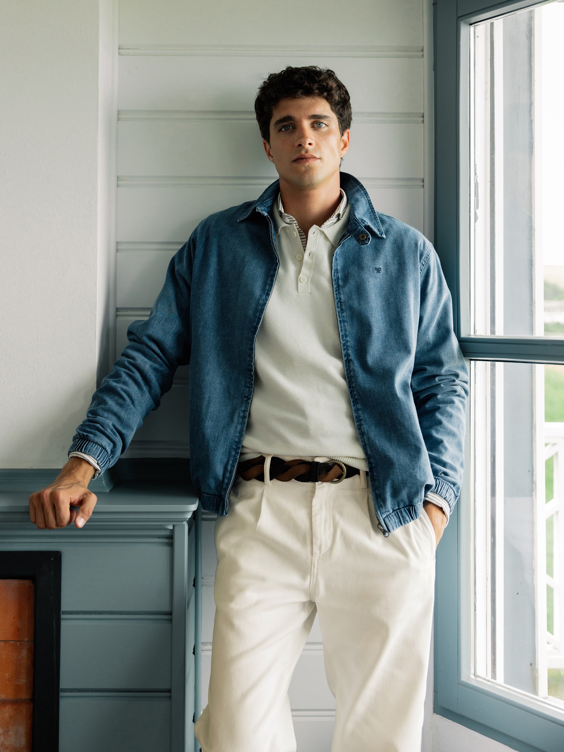 Bomber denim azul desgastada