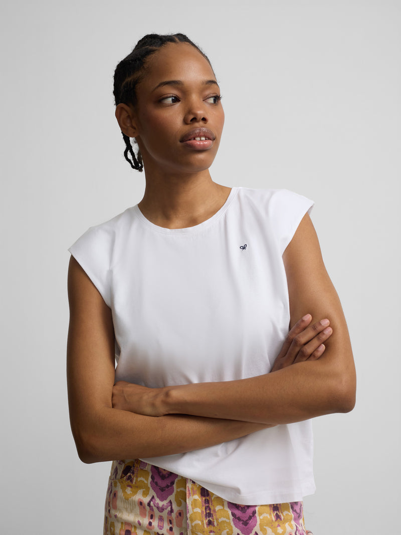 White woman sun t-shirt