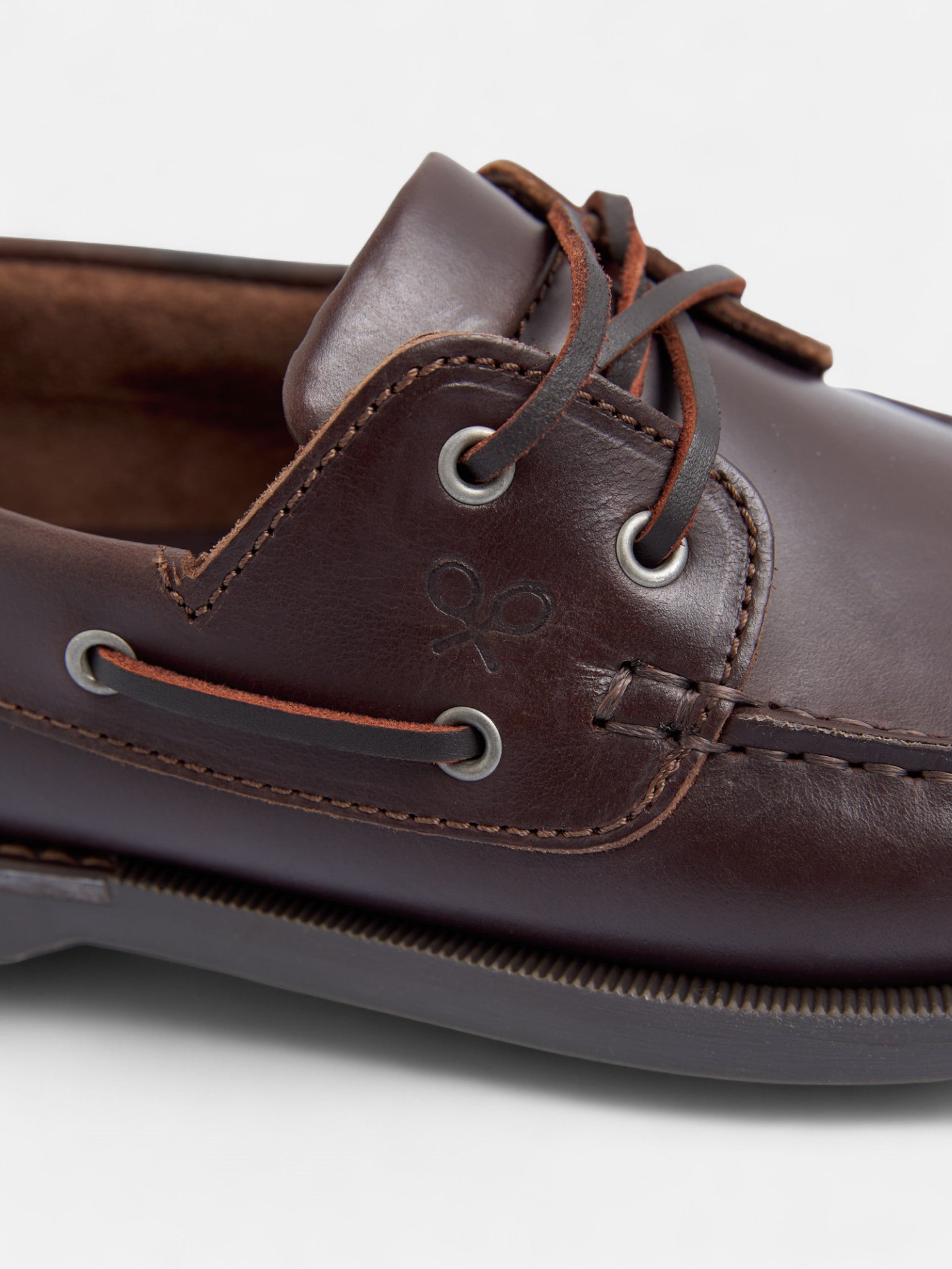 Dark brown fine leather nautical shoe