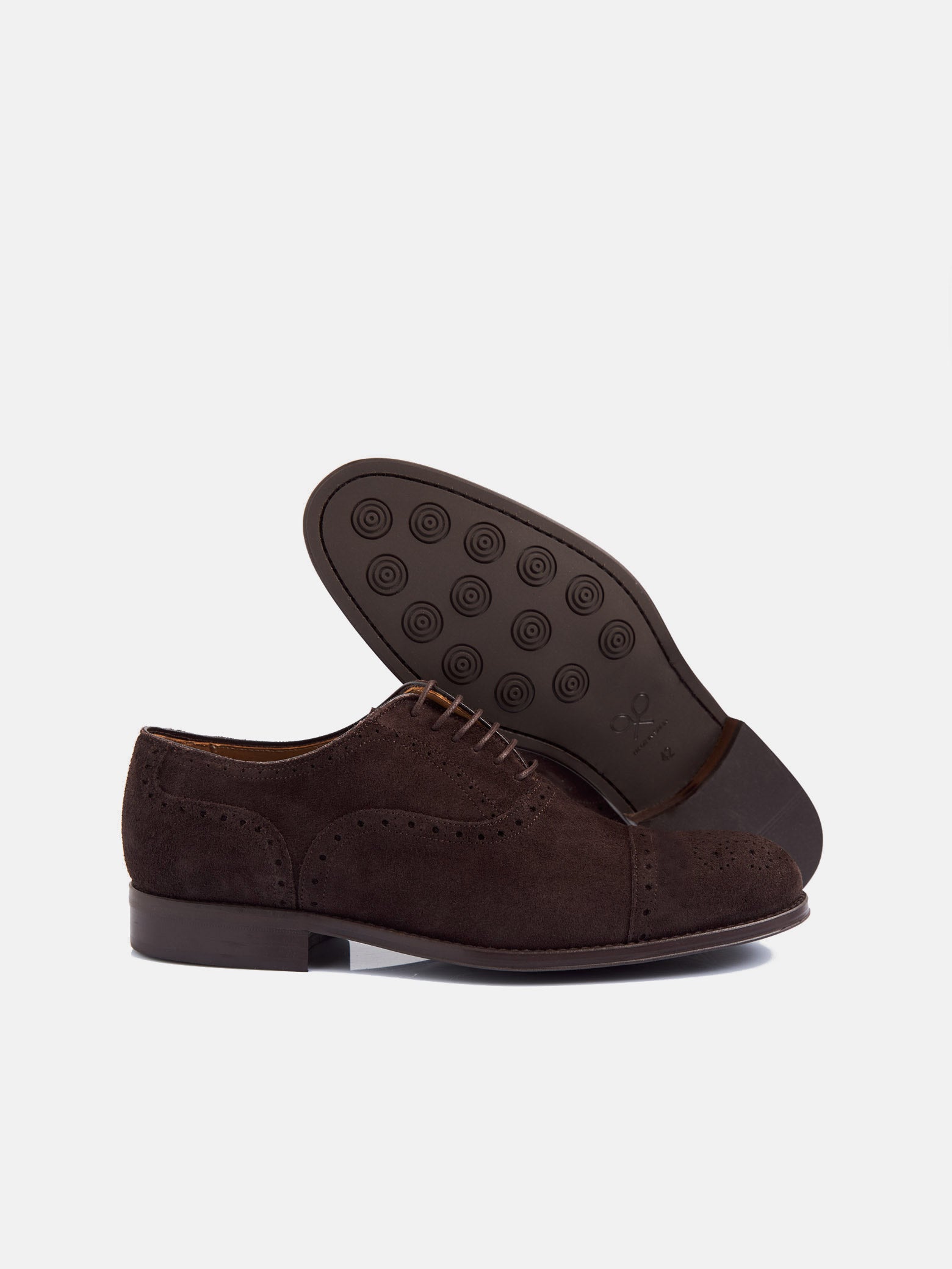 Zapato clasico ante perforado marron