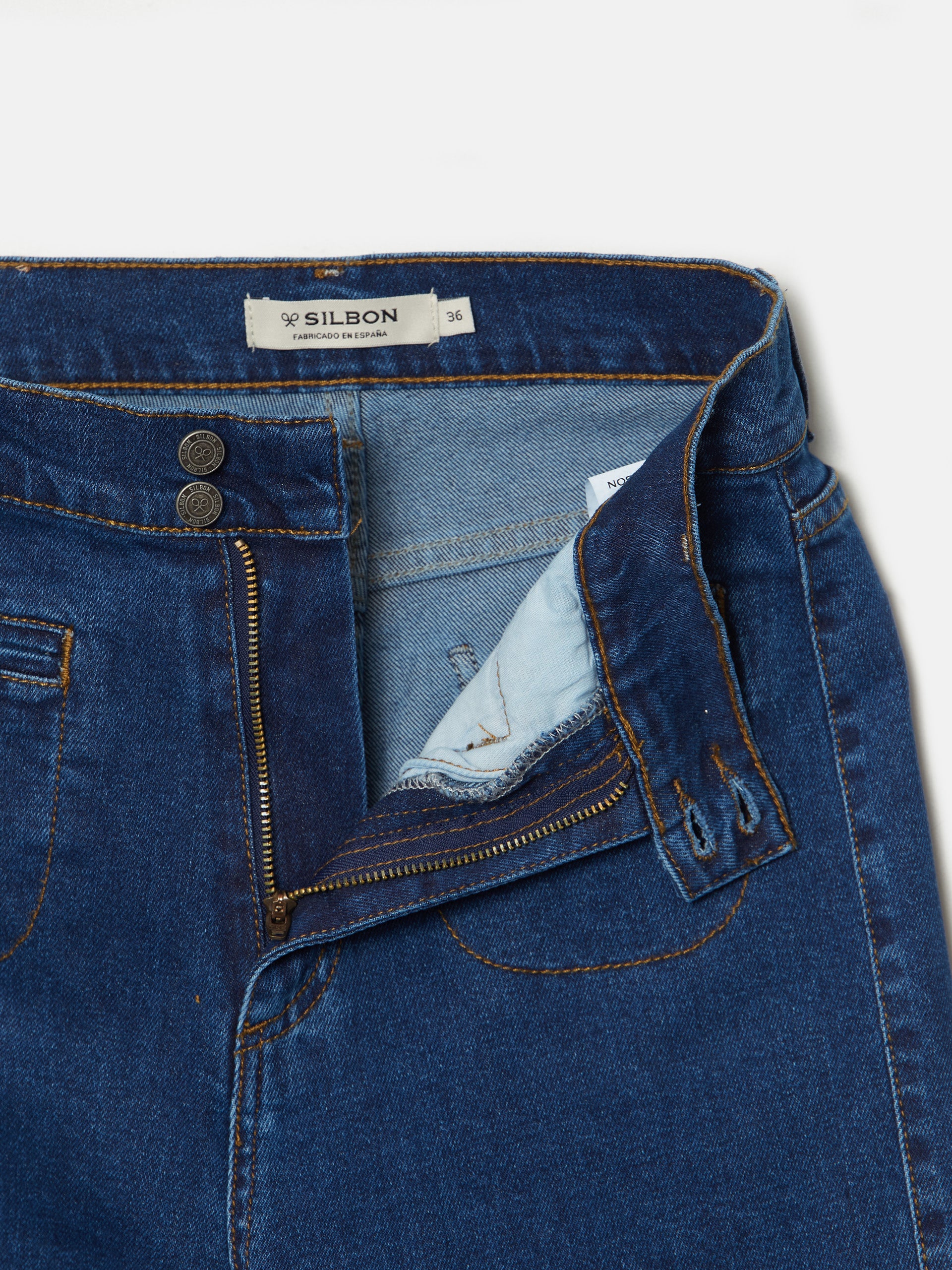 Calças de ganga flare com bolsos