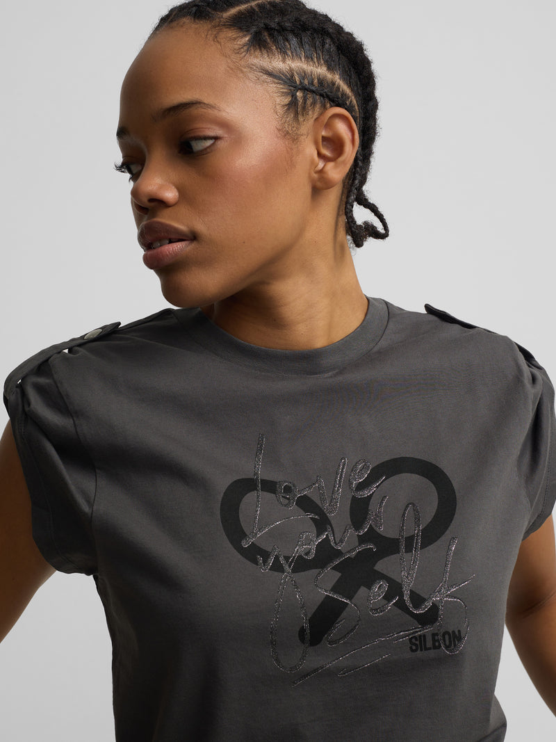 Camiseta woman manga roll out negra