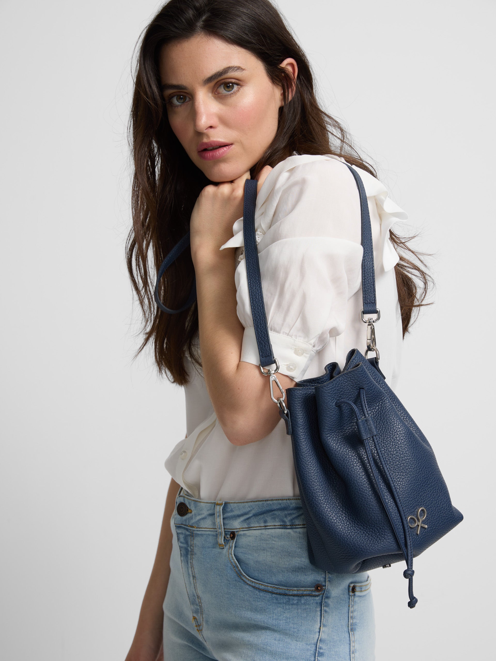 Bolso saco piel azul marino