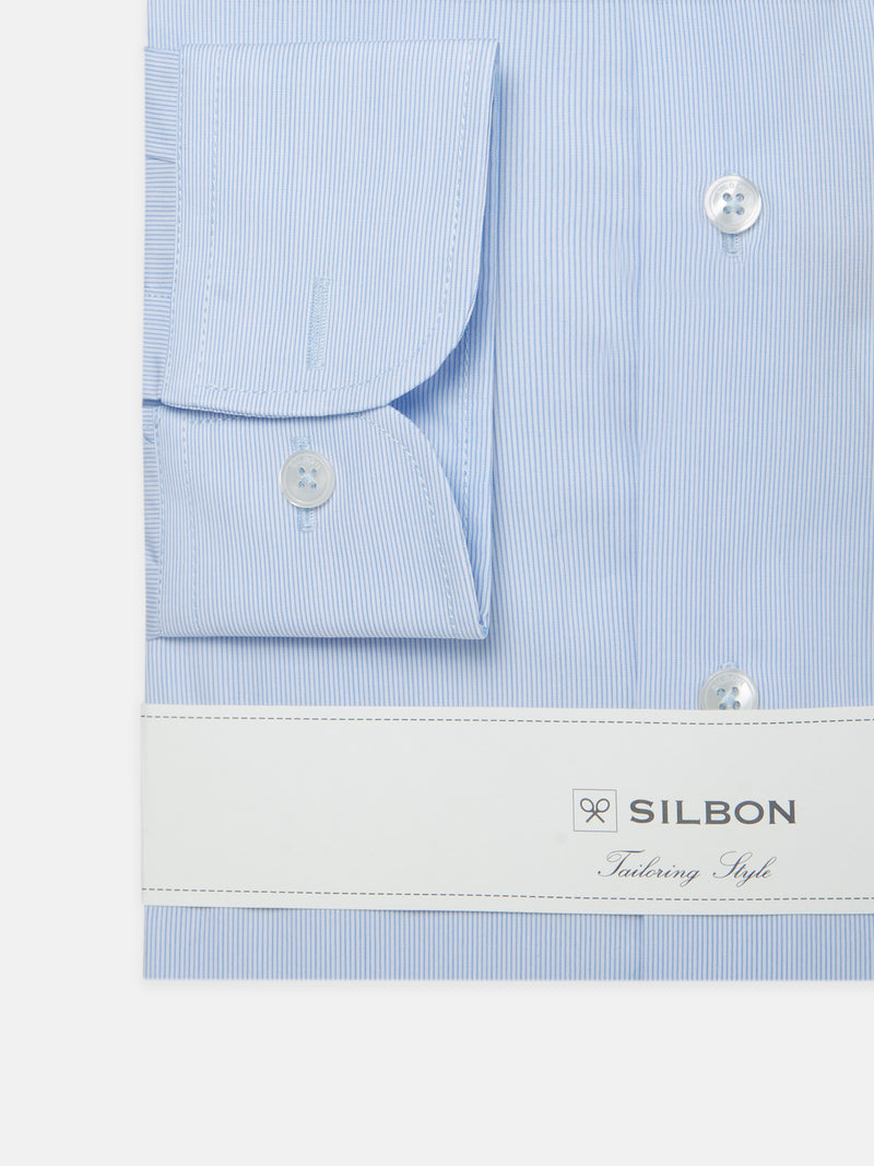 Chemise habillée à fines rayures bleu ciel, poignets simples