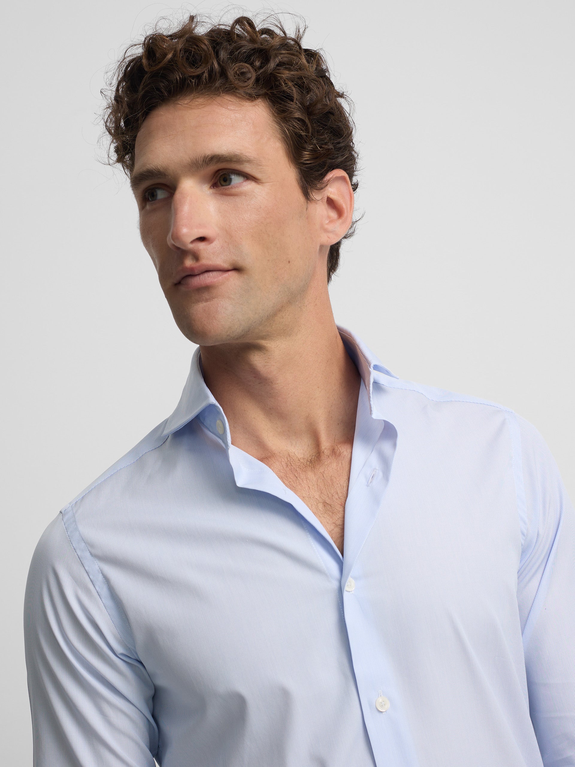 Camisa de vestir riscas finas azul claro punho simples