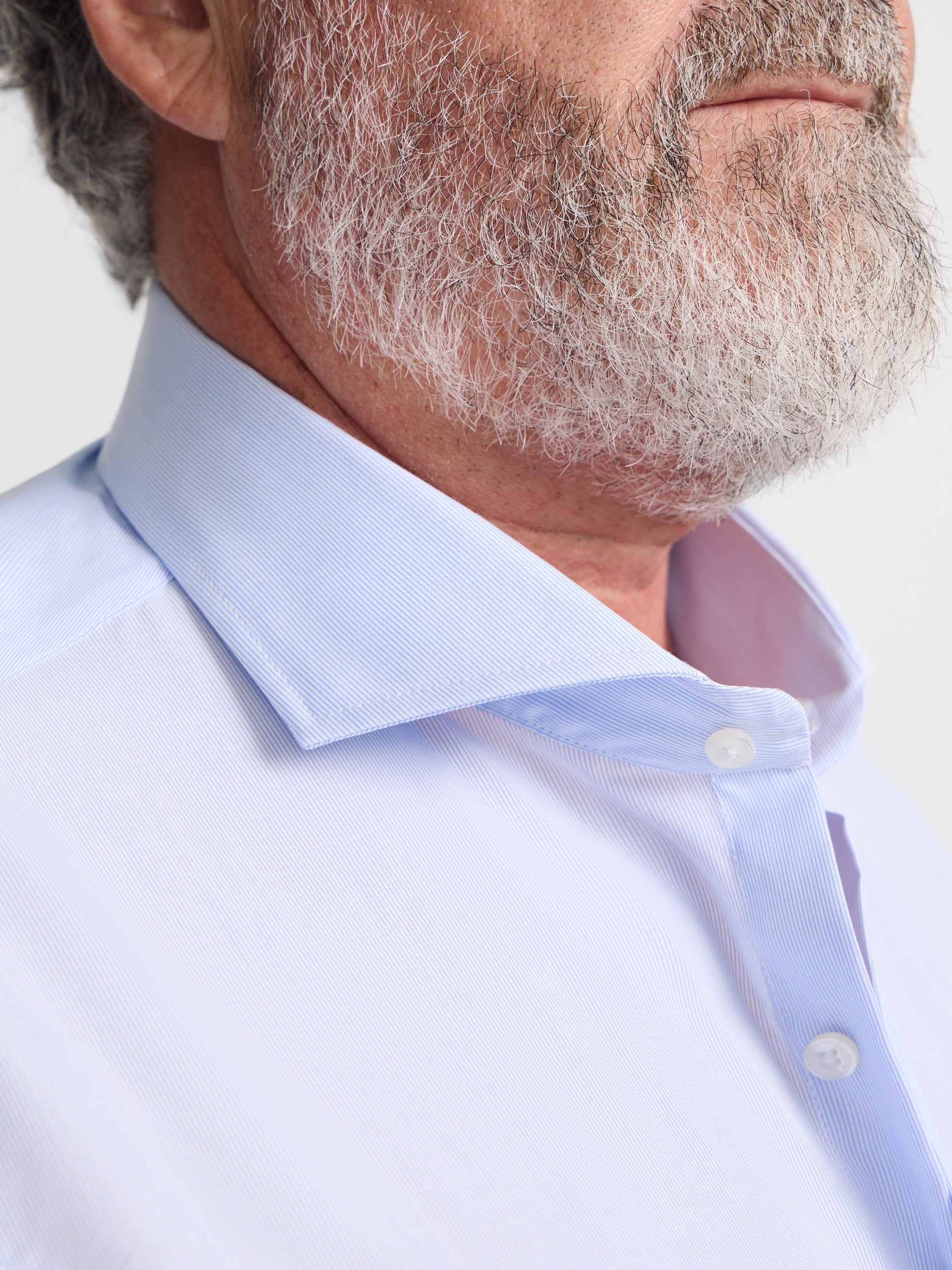 Camisa de vestir riscas finas azul claro punho simples