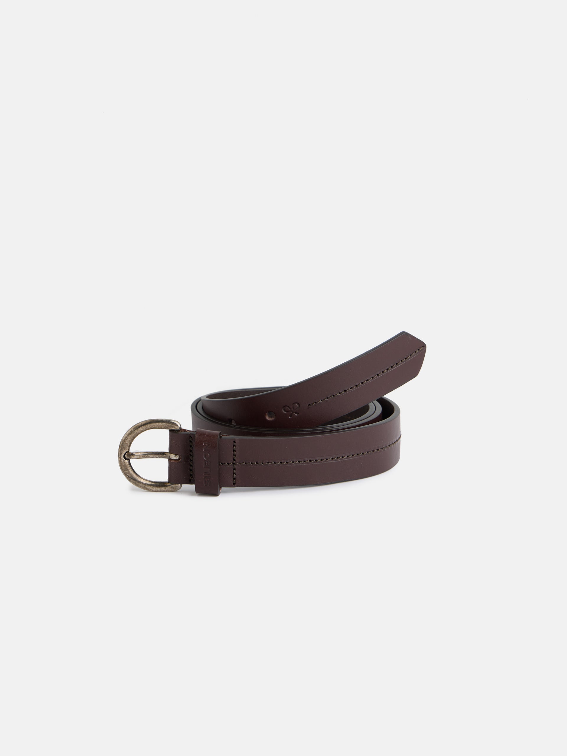 Leather belt with contrasting thread