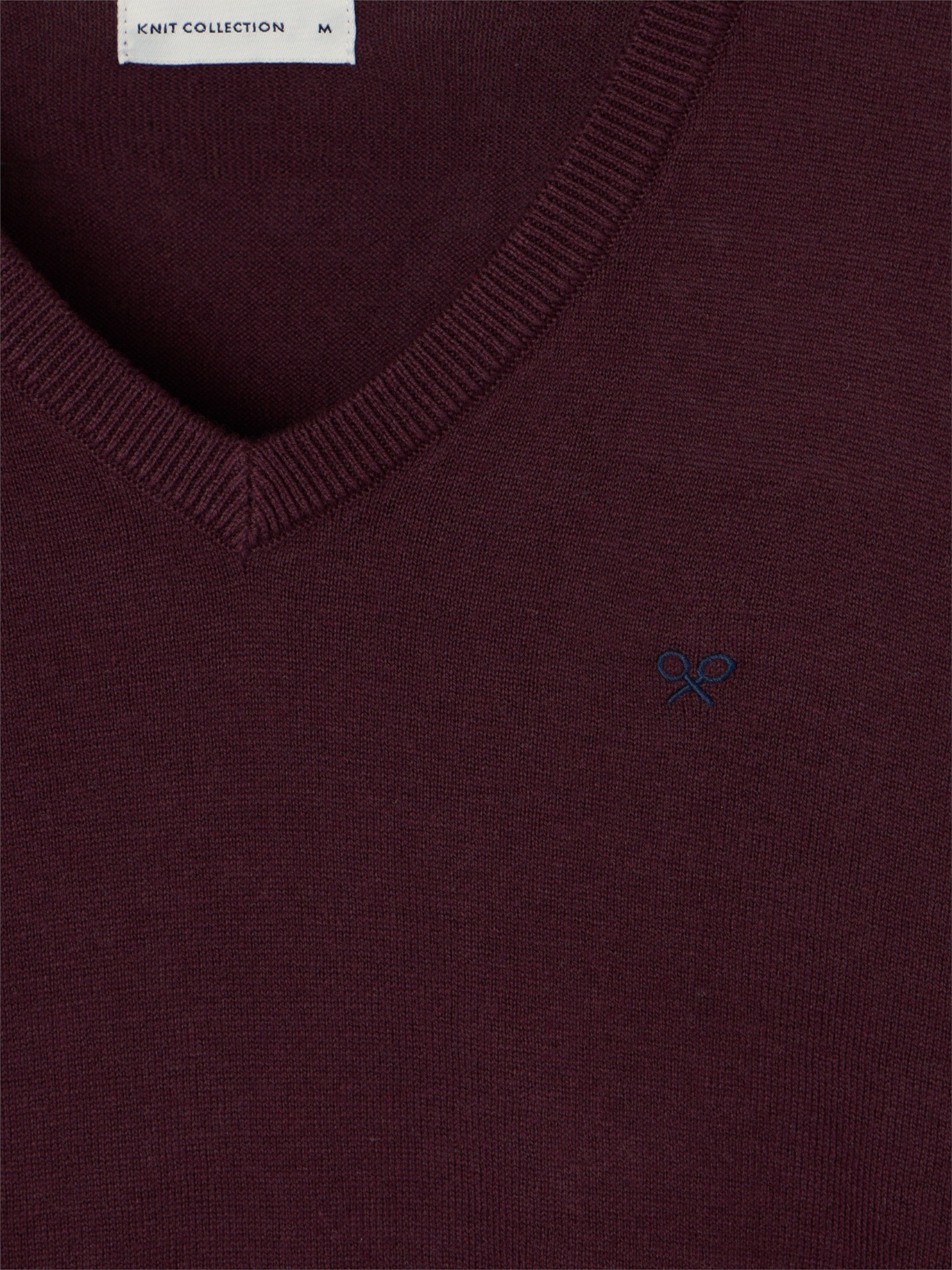 Pull classique bordeaux à col en V