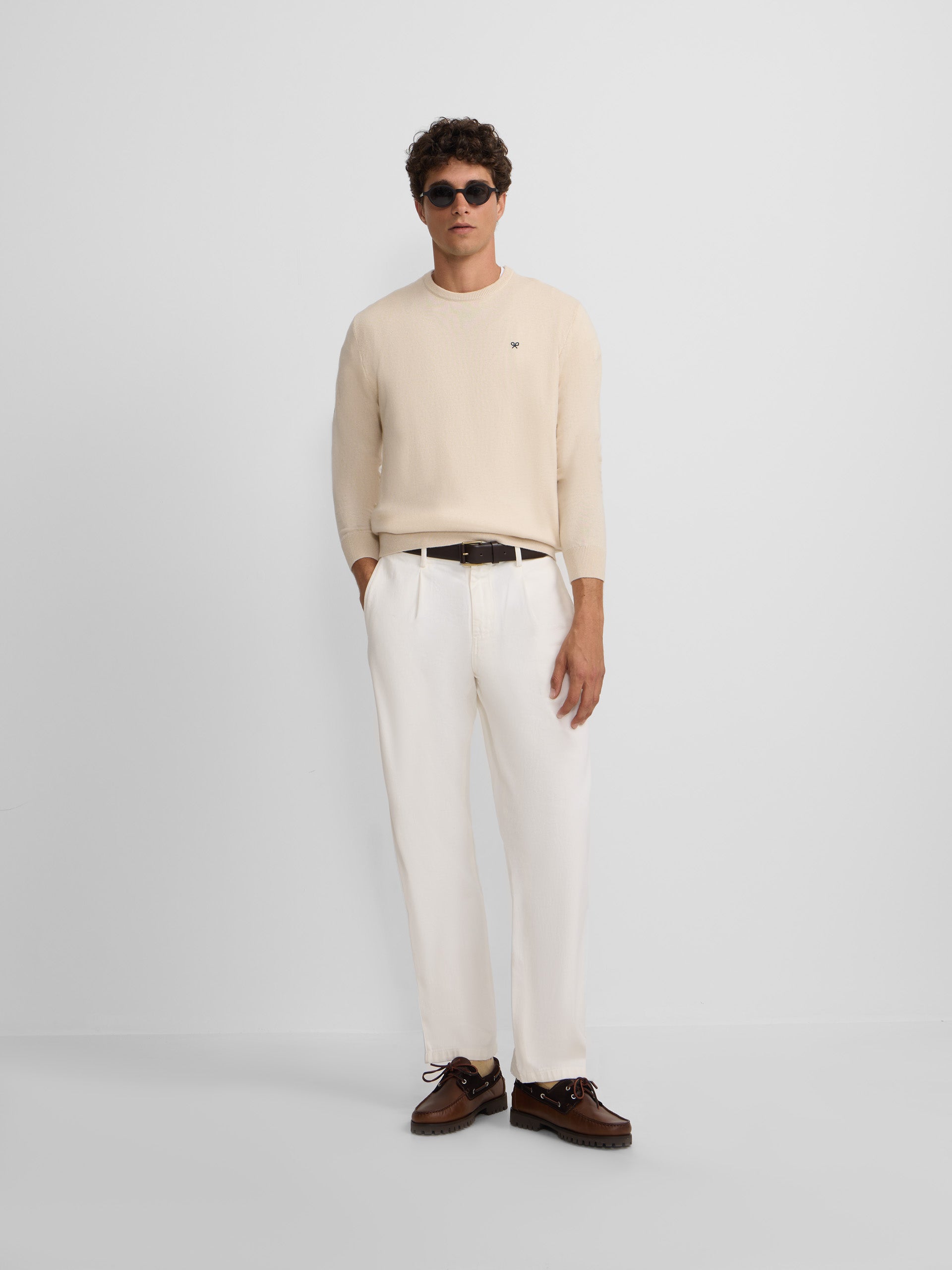 Pull classique à col rond en beige clair