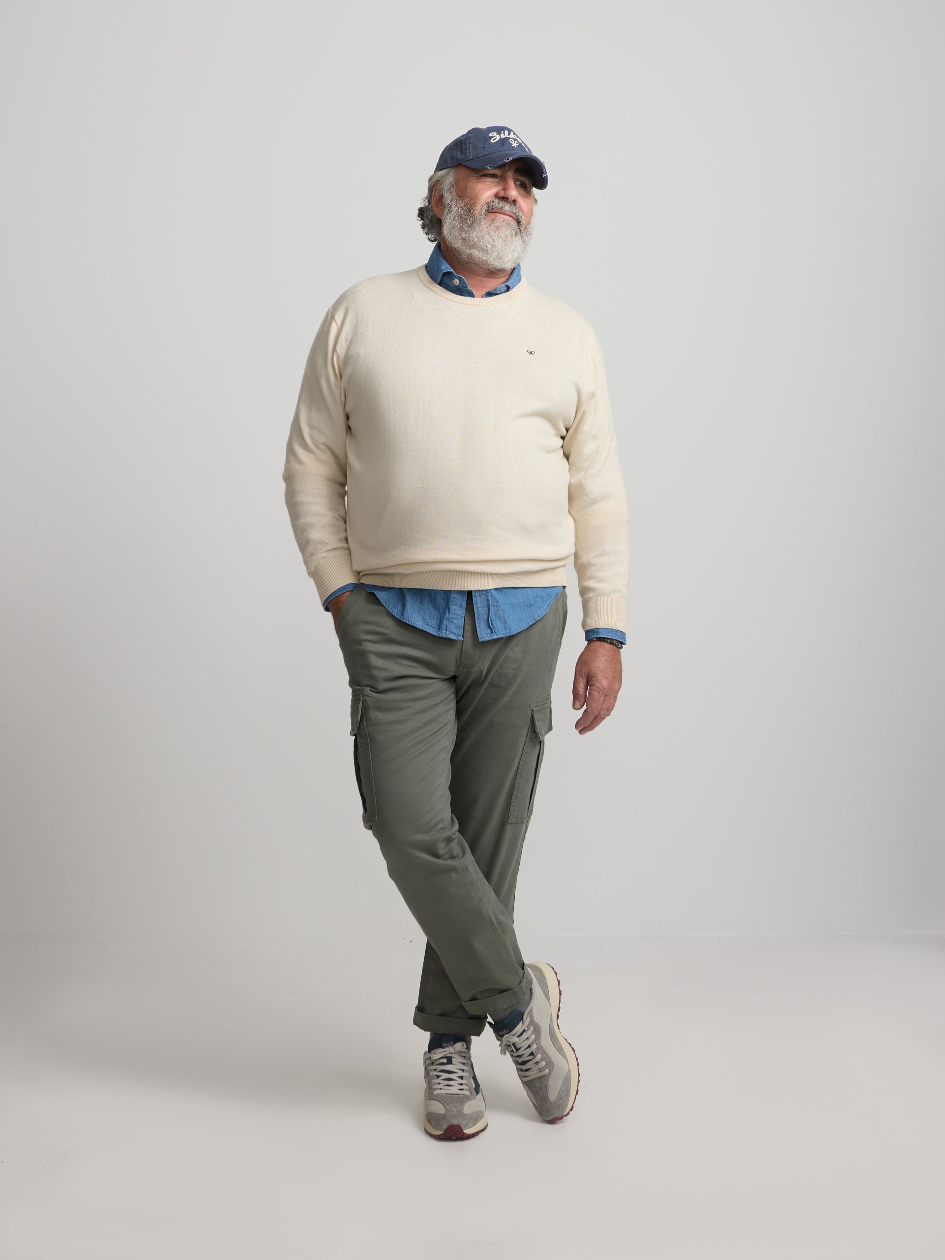 Pull classique à col rond en beige clair