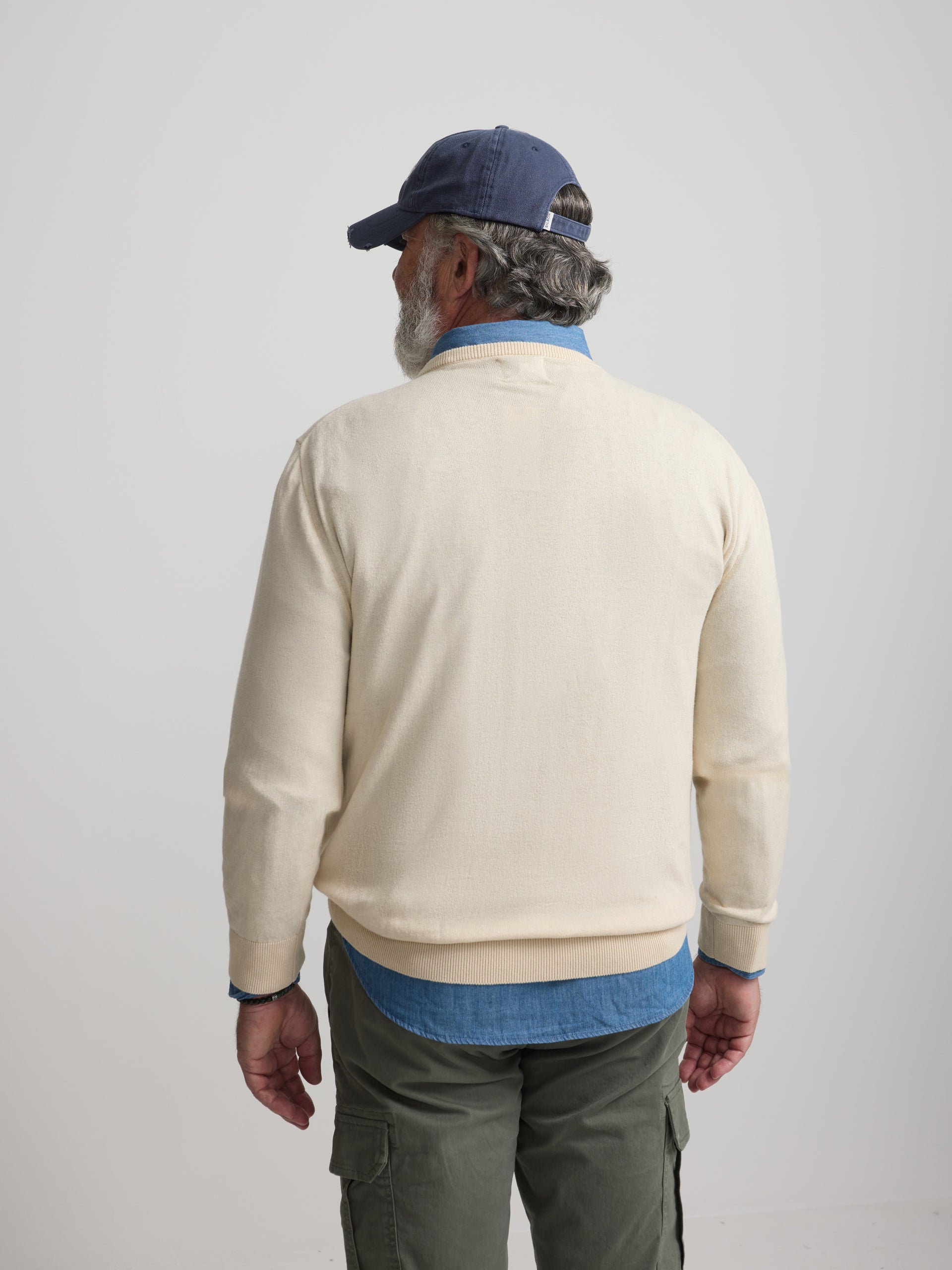 Pull classique à col rond en beige clair