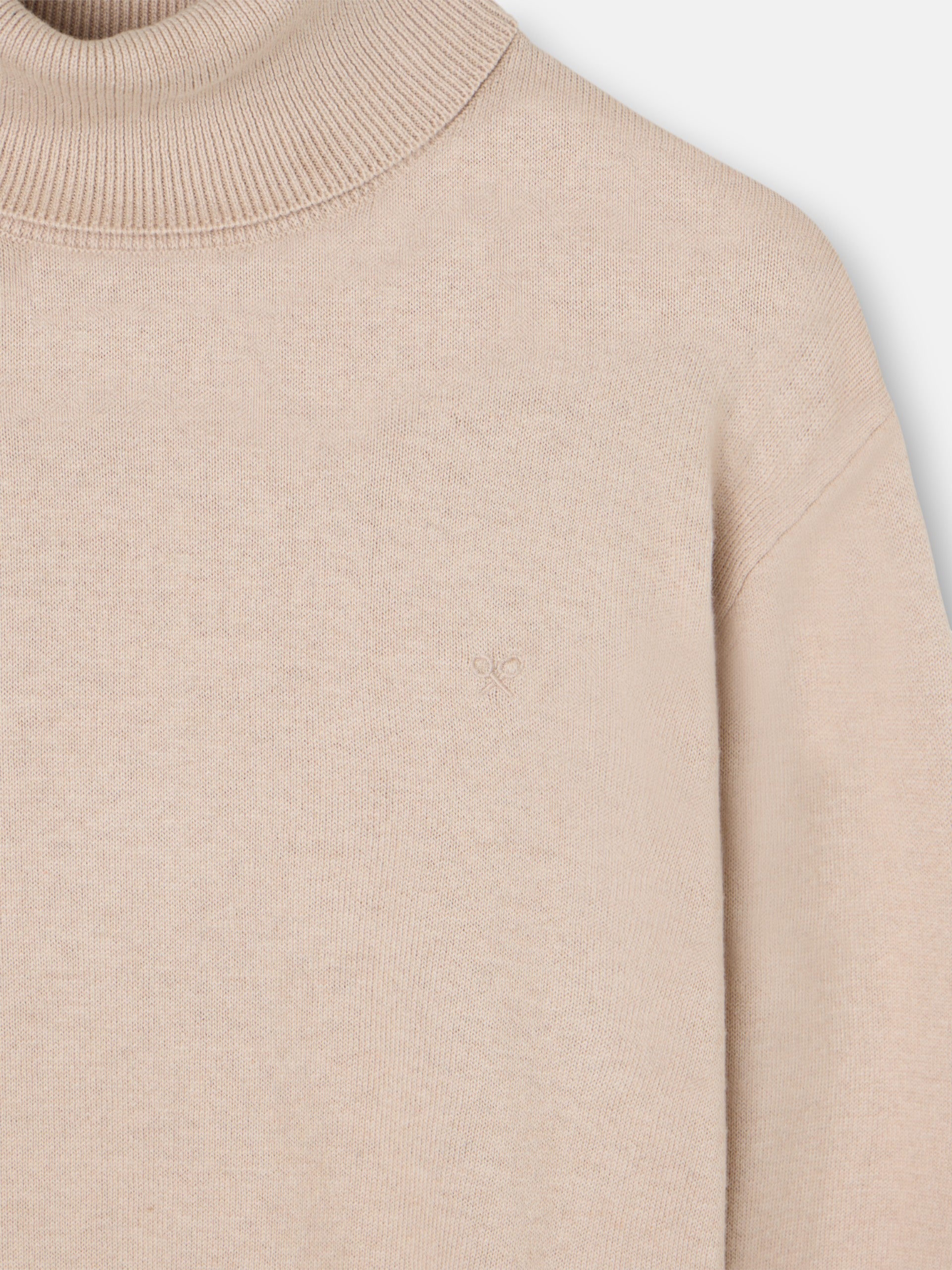 Pull col roulé beige classique