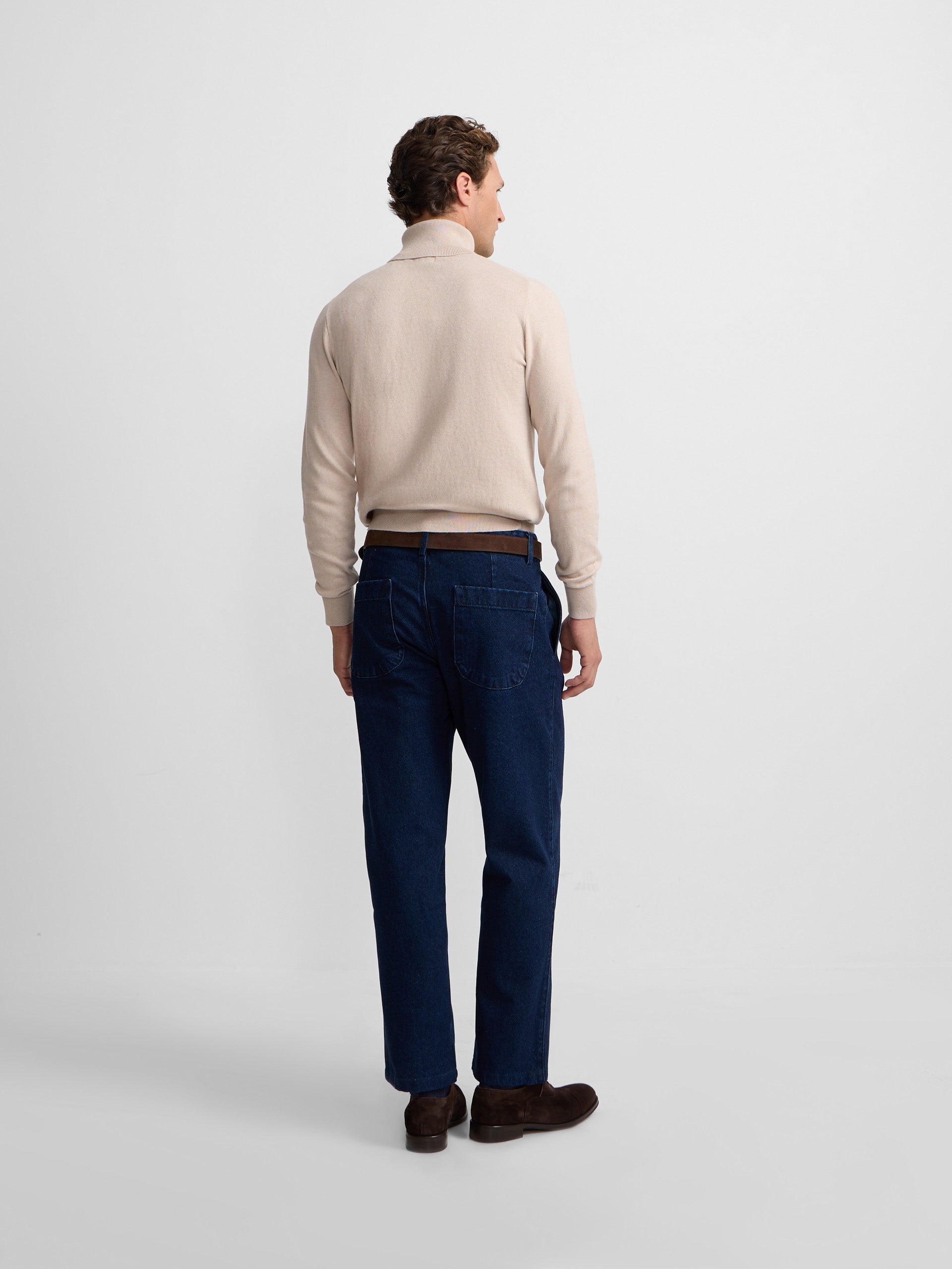 Pull col roulé beige classique