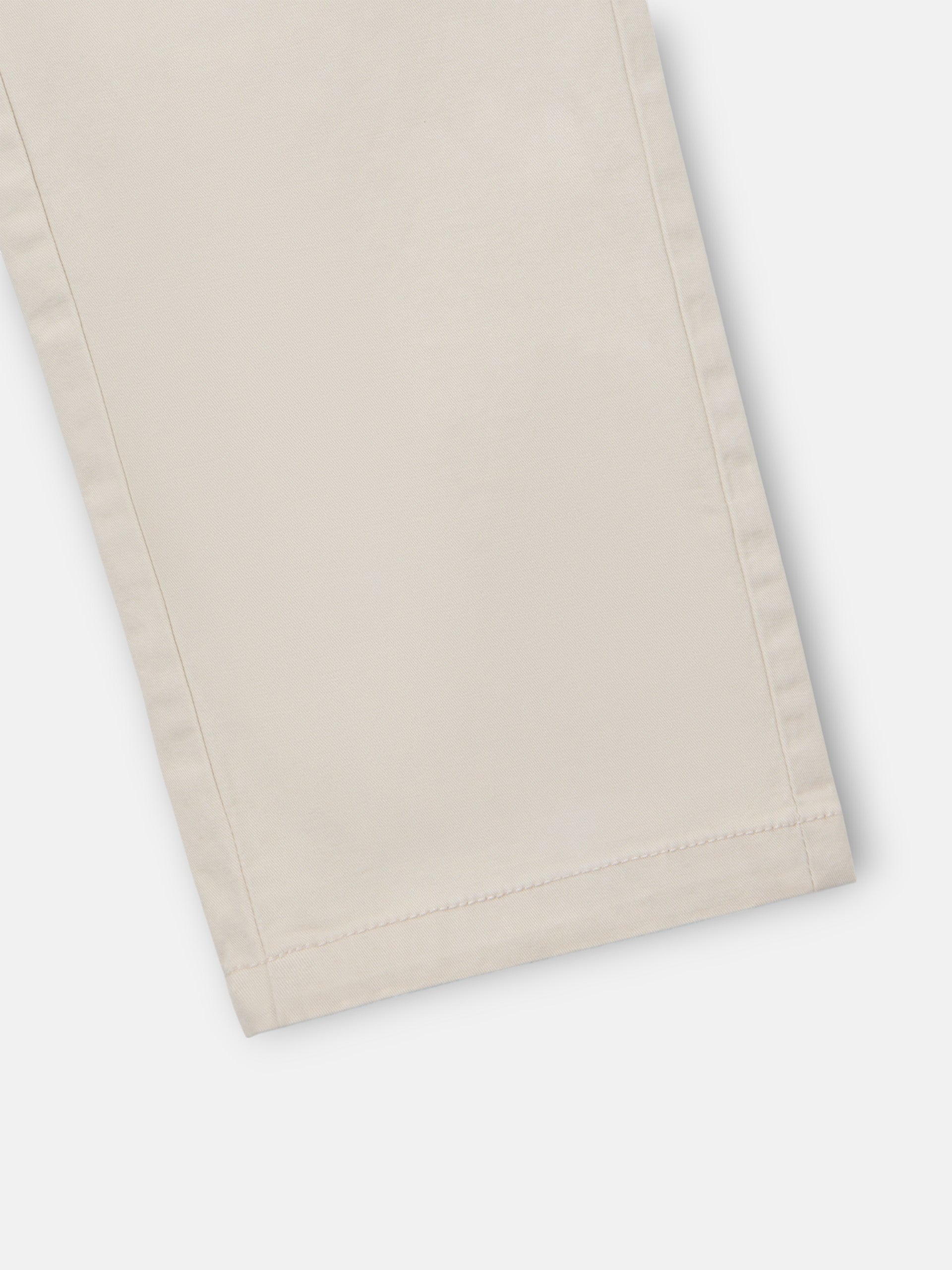 Pantalon chino casual pinzas piedra