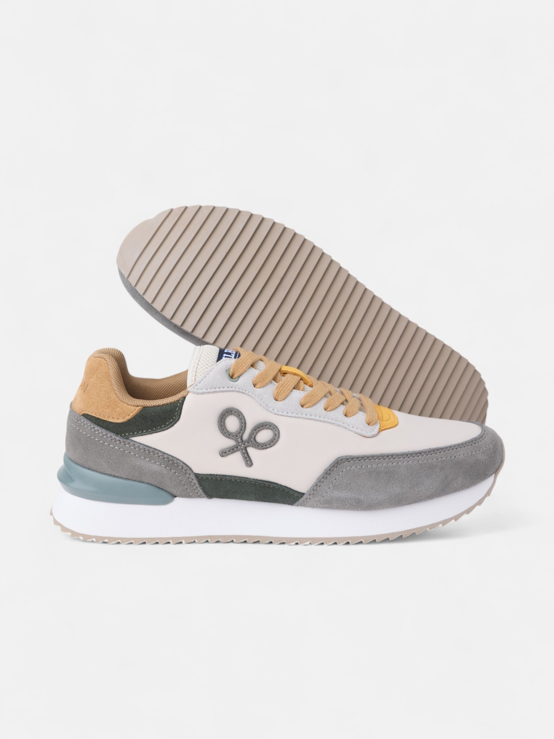 Sapatilha de corrida multicolor cinzenta