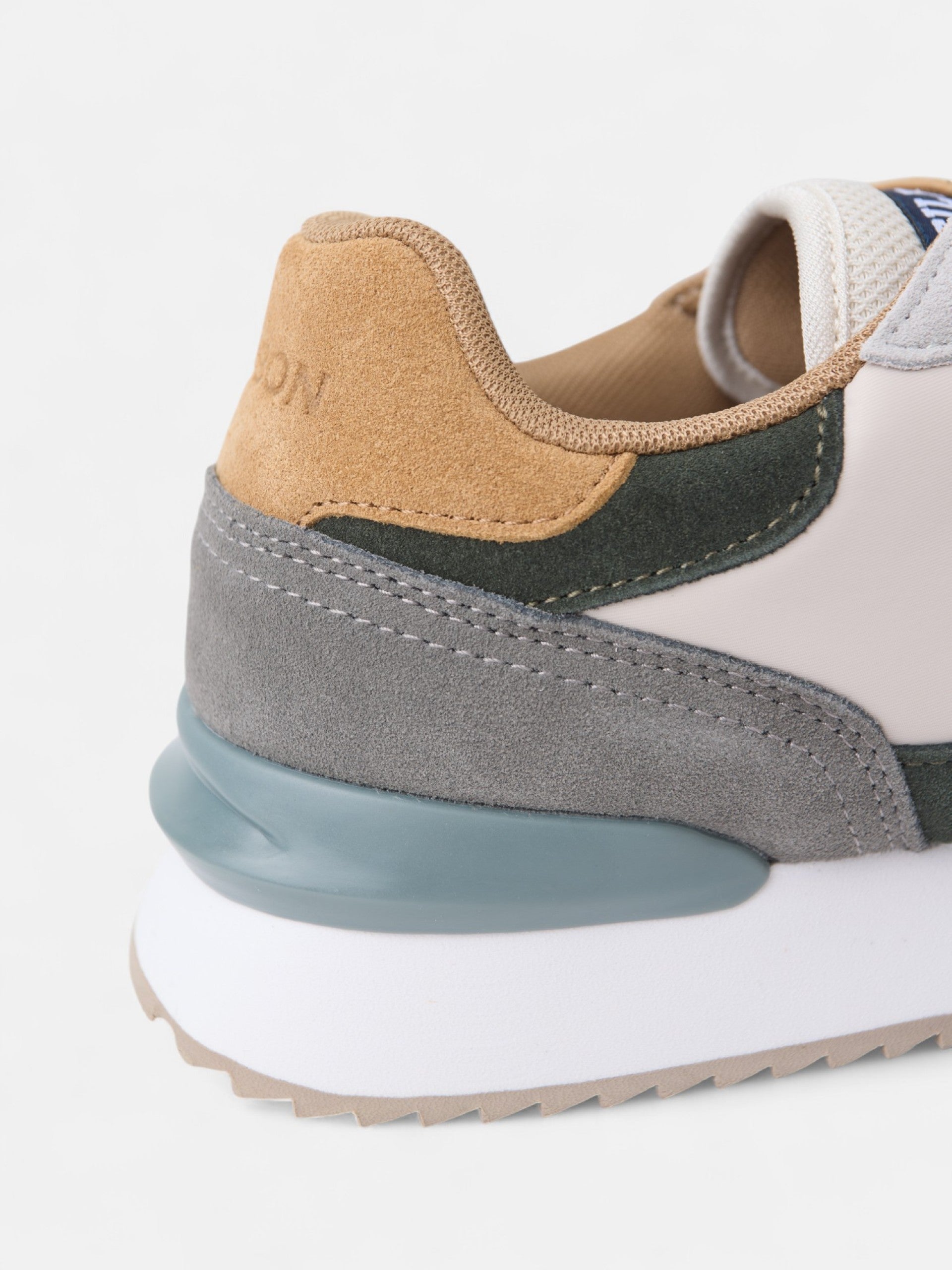 Sapatilha de corrida multicolor cinzenta