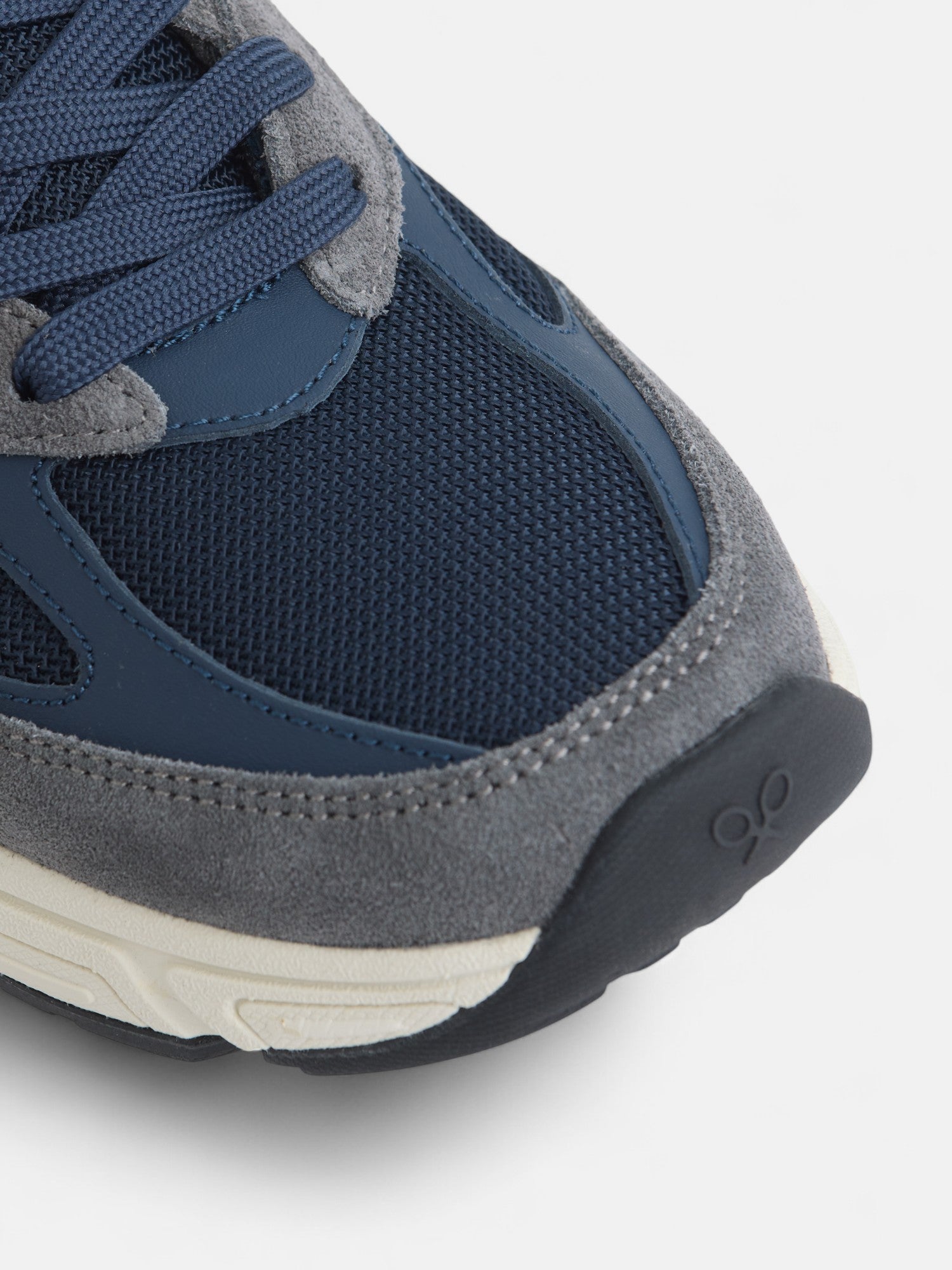 Zapatilla running tono azul