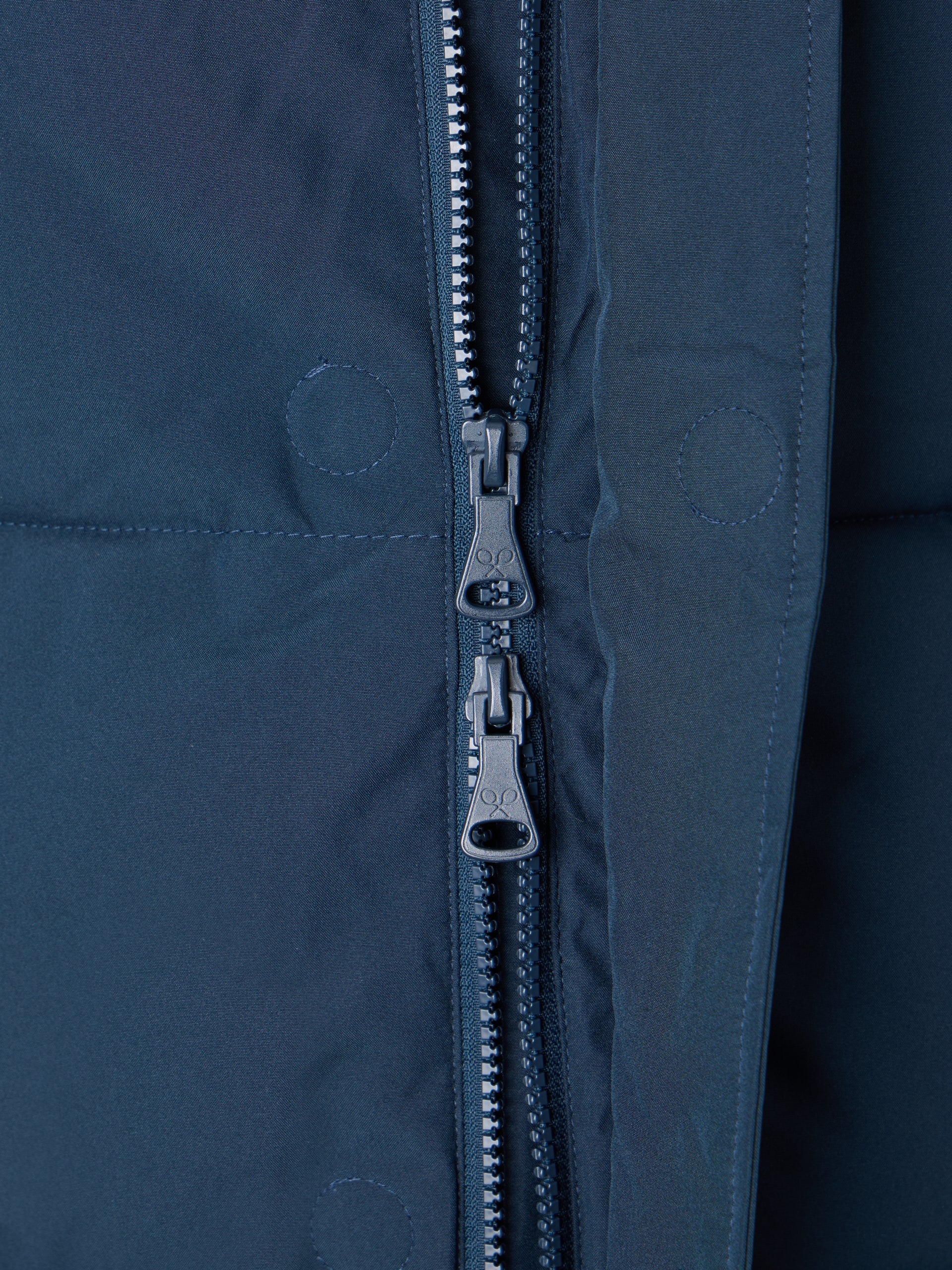Manteau long matelassé à capuche bleu marine