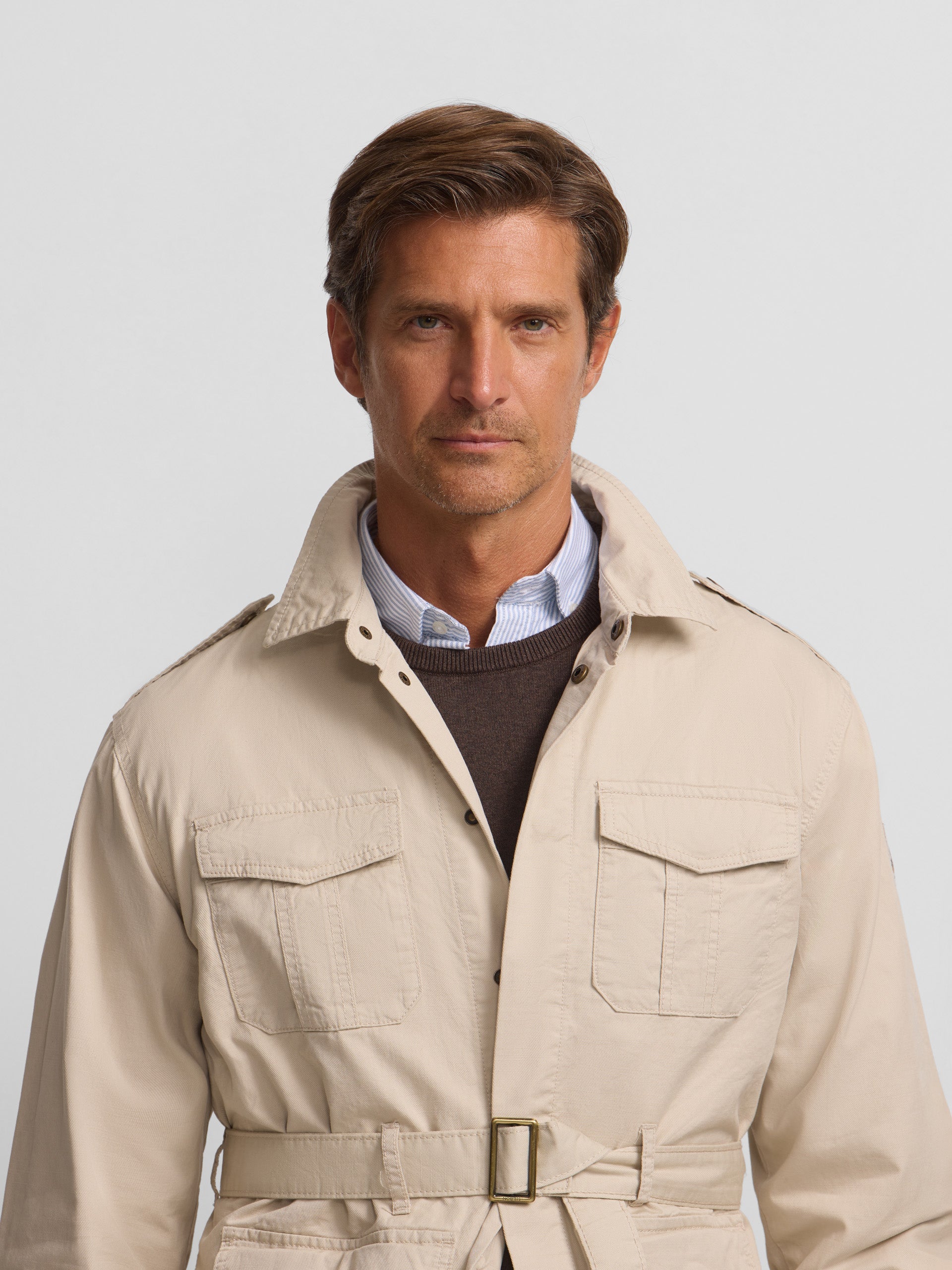 Casaco bege com cinto