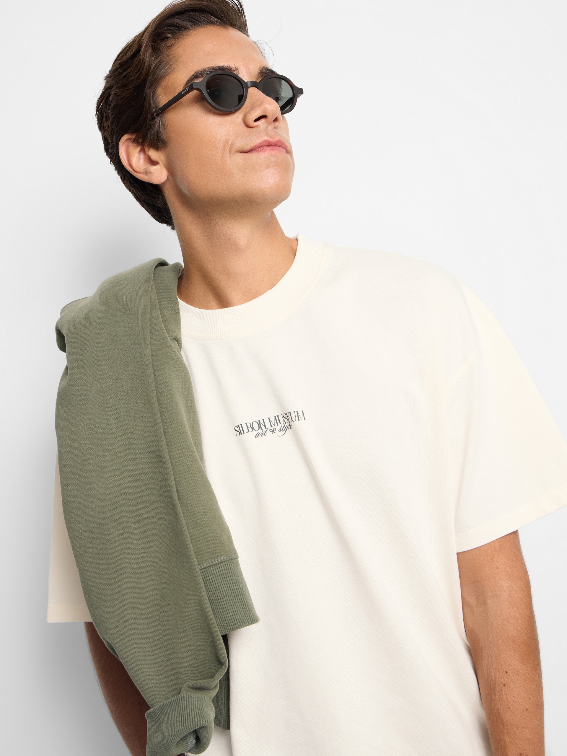 Camiseta relaxed fit museum ecru