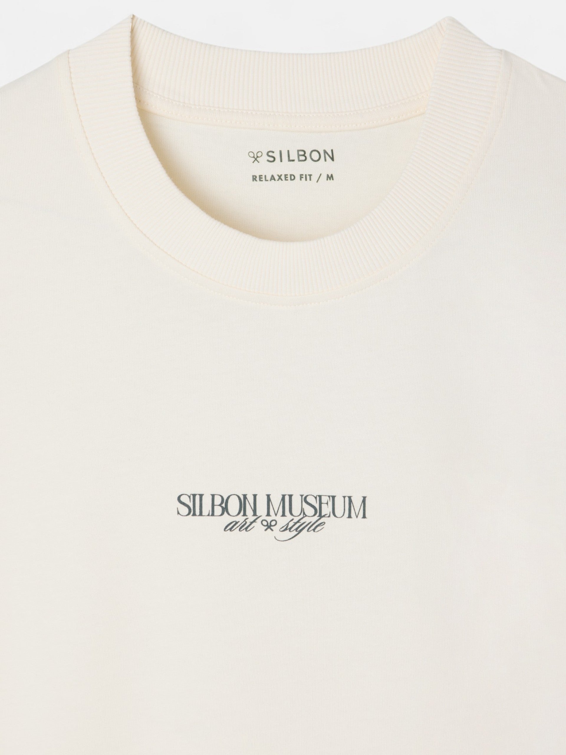 Camiseta relaxed fit museum ecru