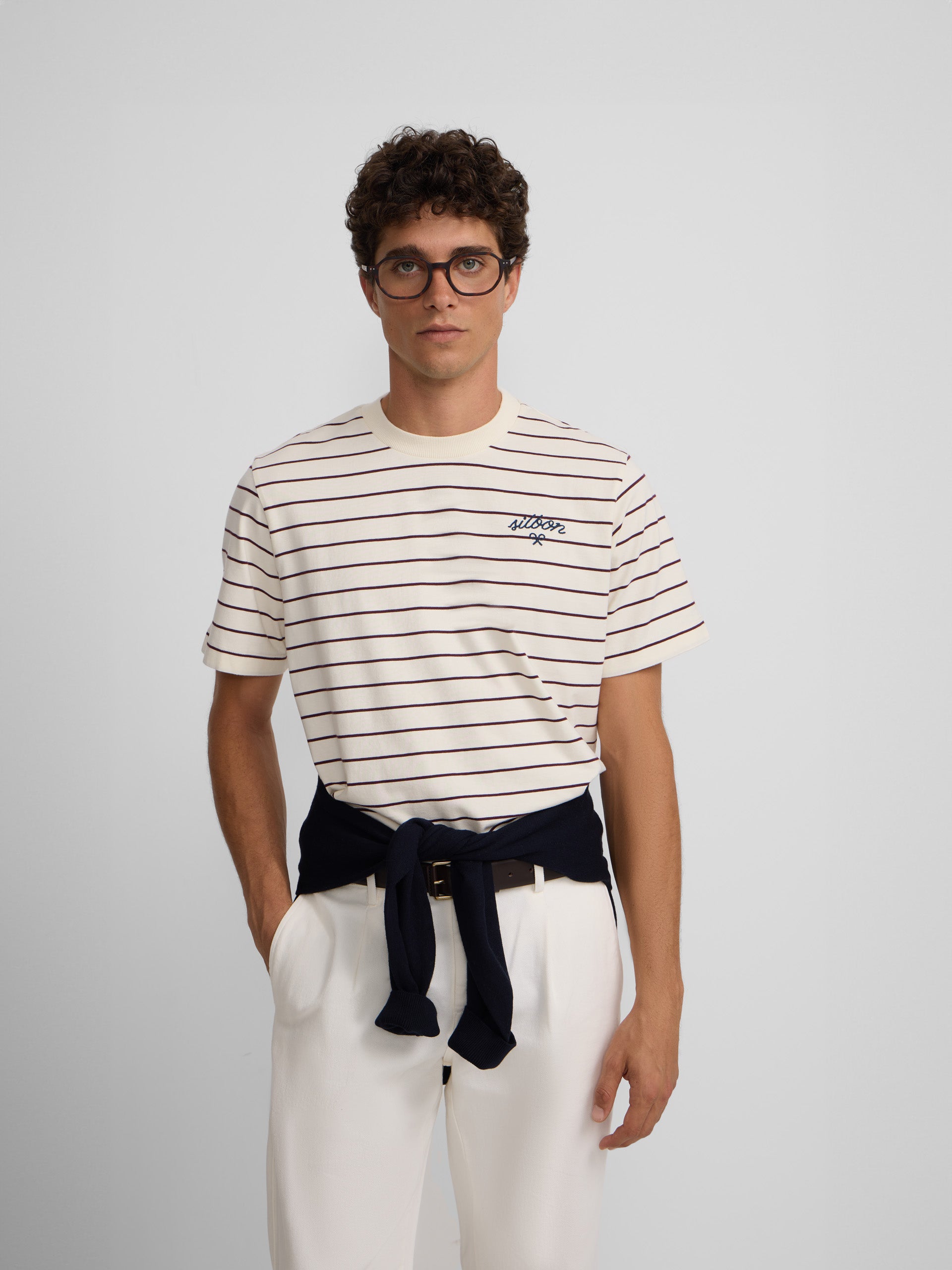 Camiseta raya fina burdeos crema