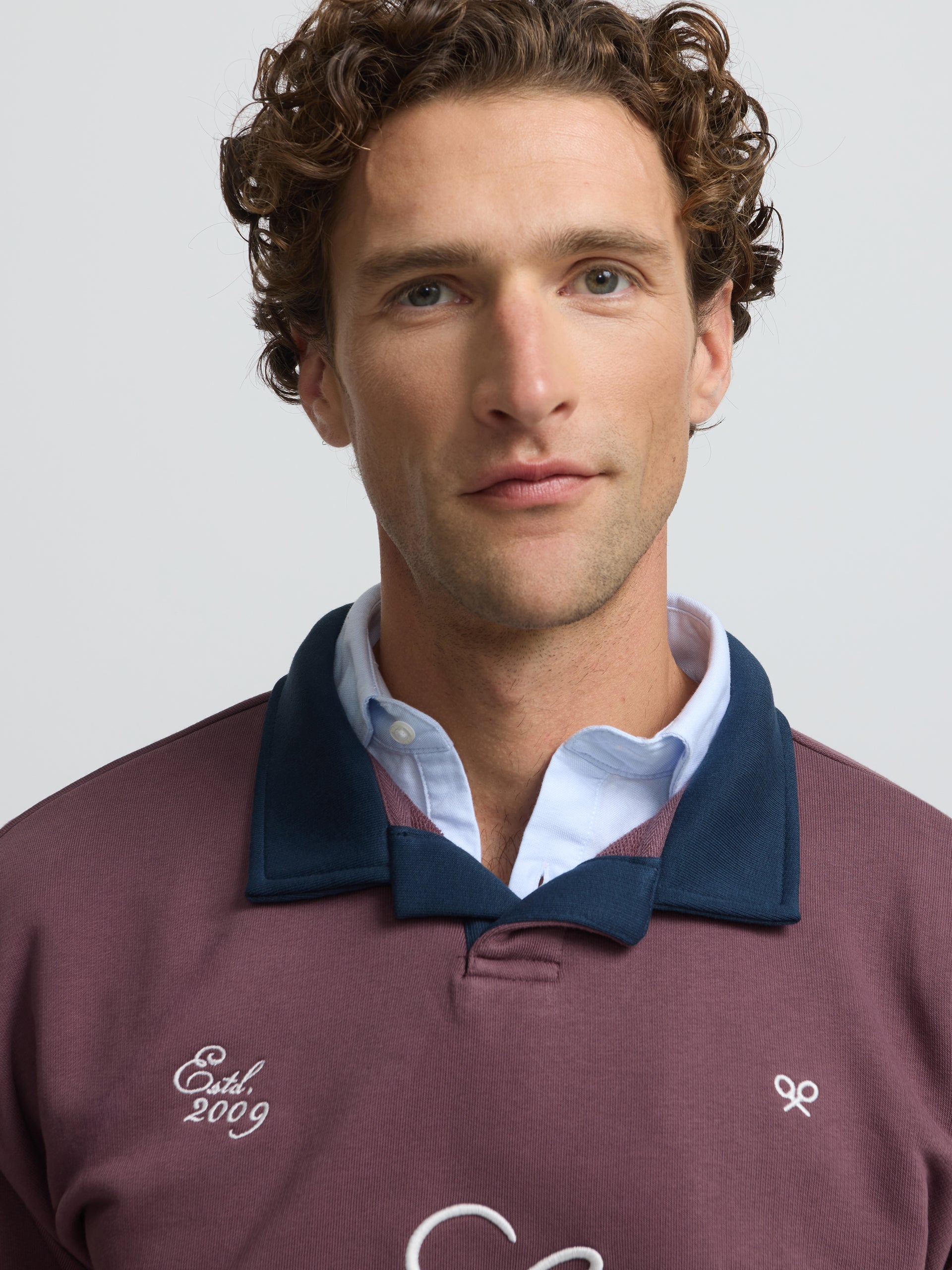 Sweatshirt polo contraste azul-marinho e bordô