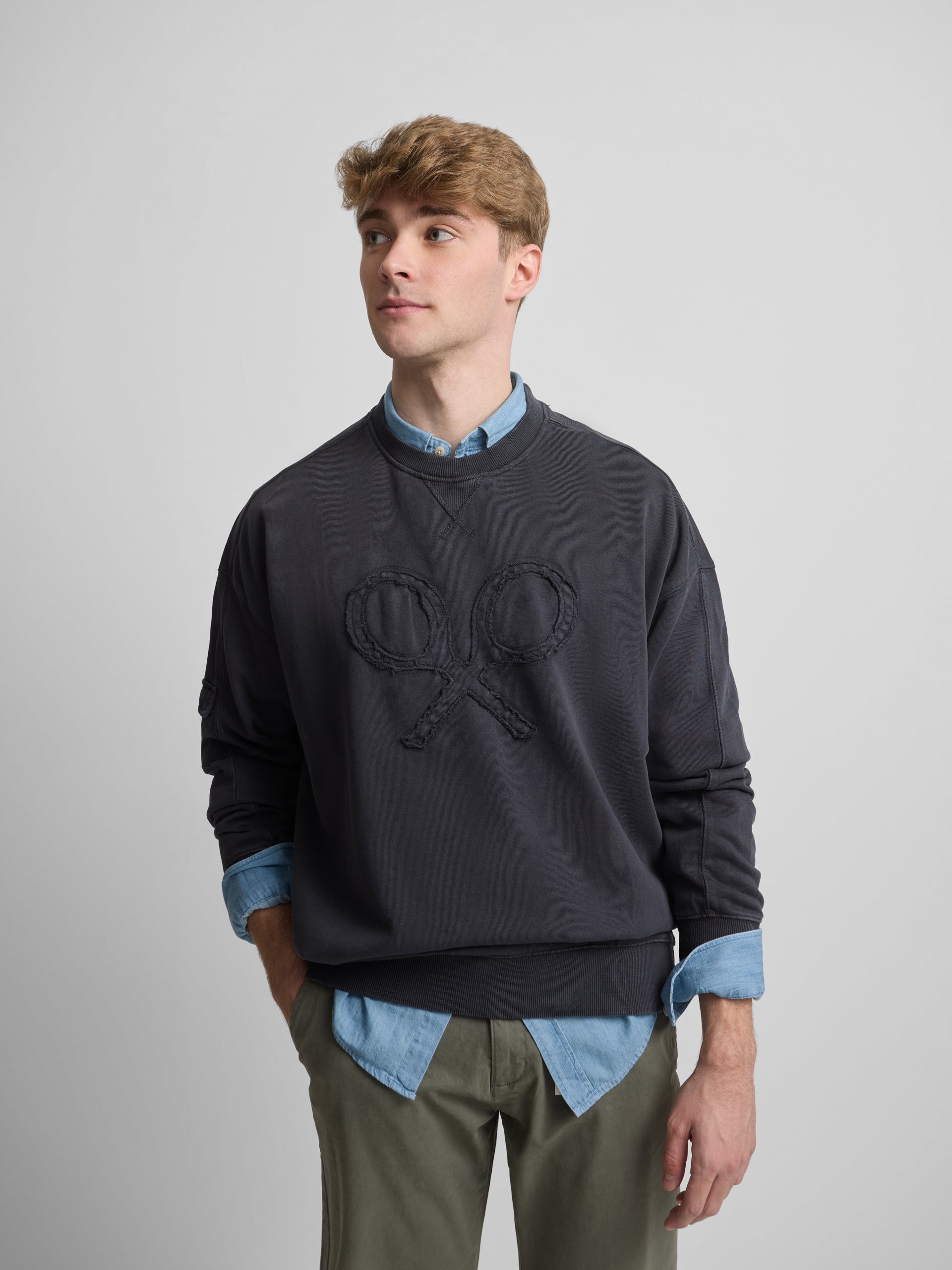 Sudadera relaxed fit logo garment dye gris