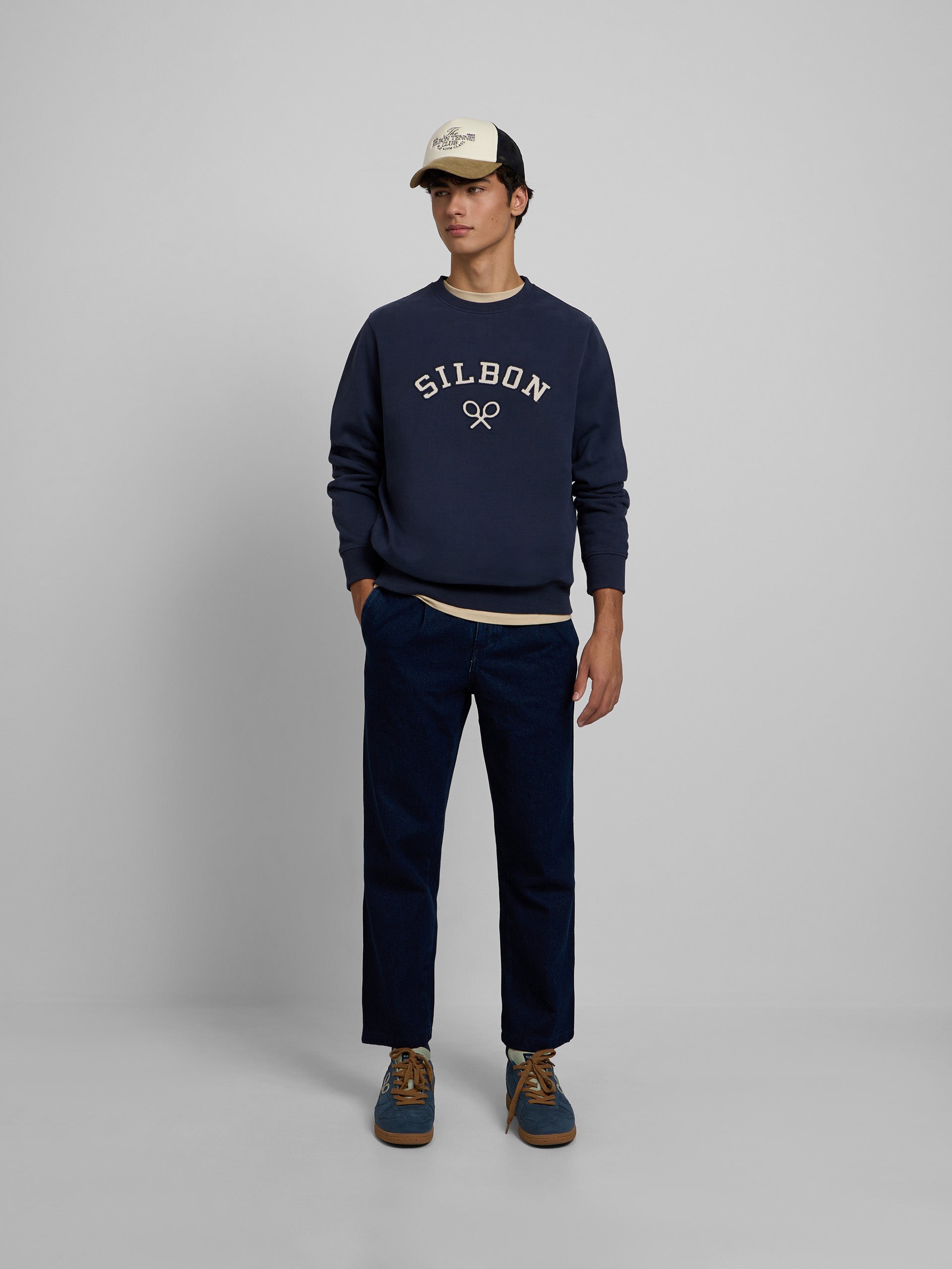 medium corduroy sweatshirt in navy blue.