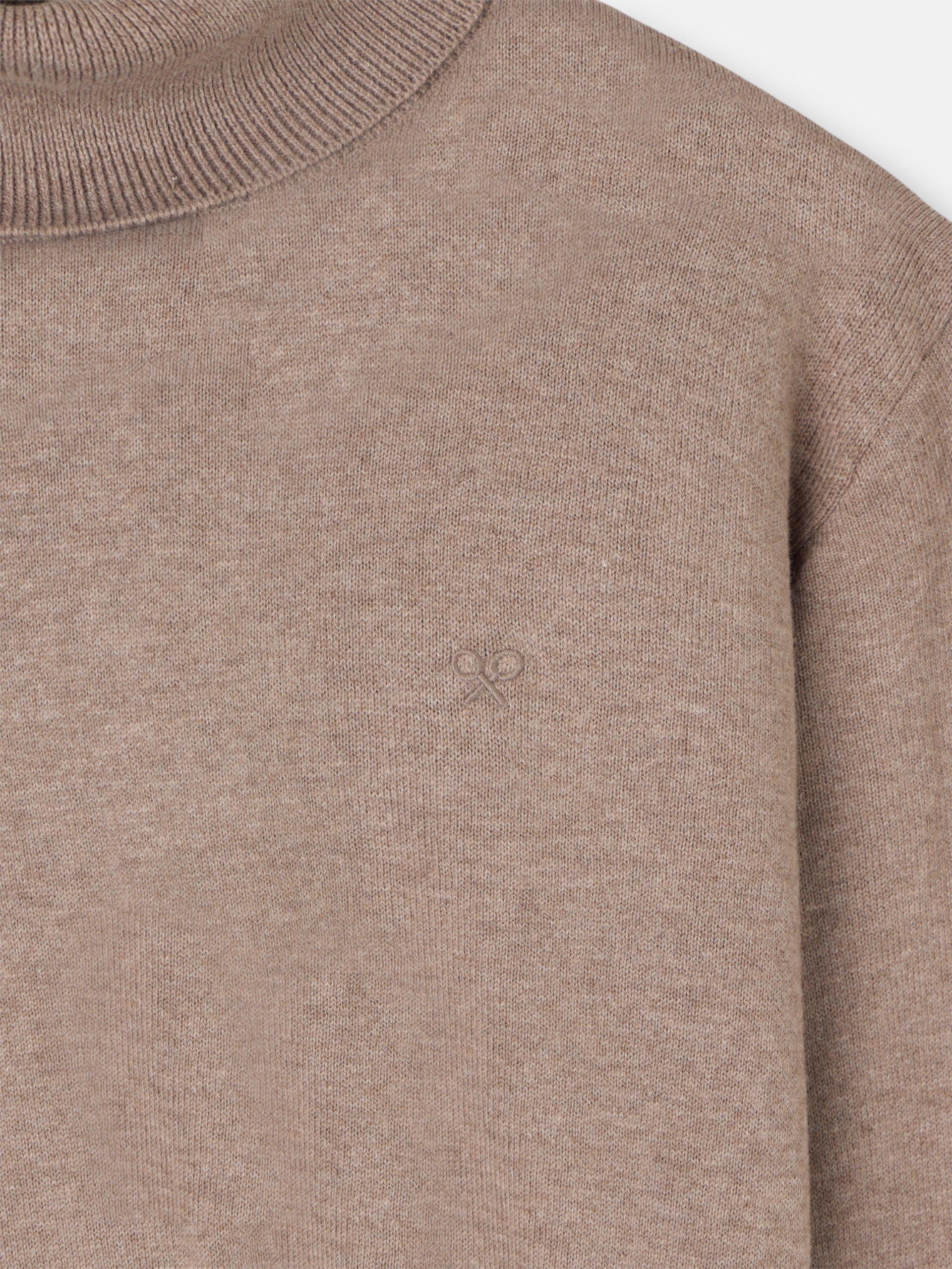Pull col roulé marron clair classique