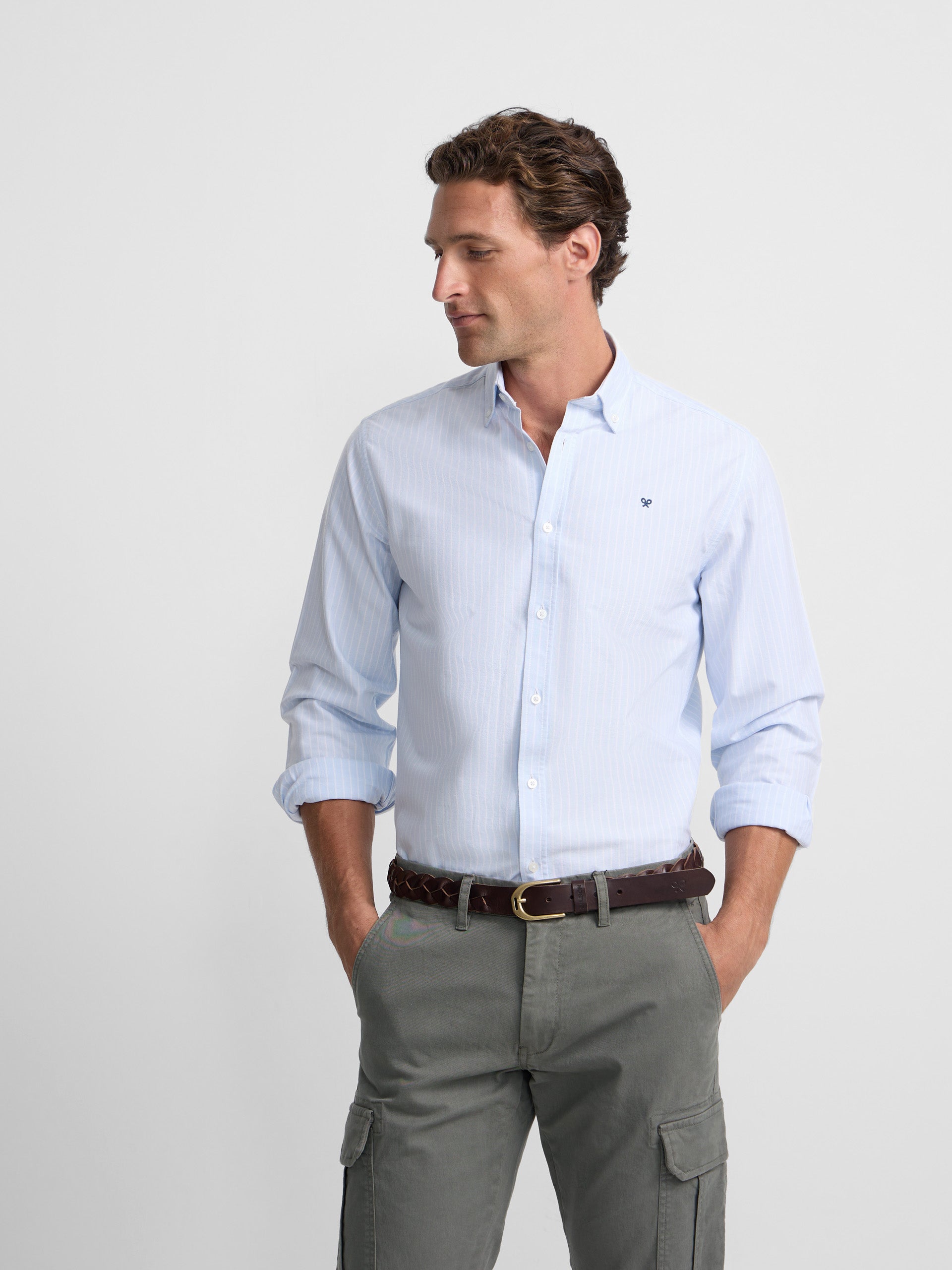 Camisa sport oxford celeste raya fina blanca