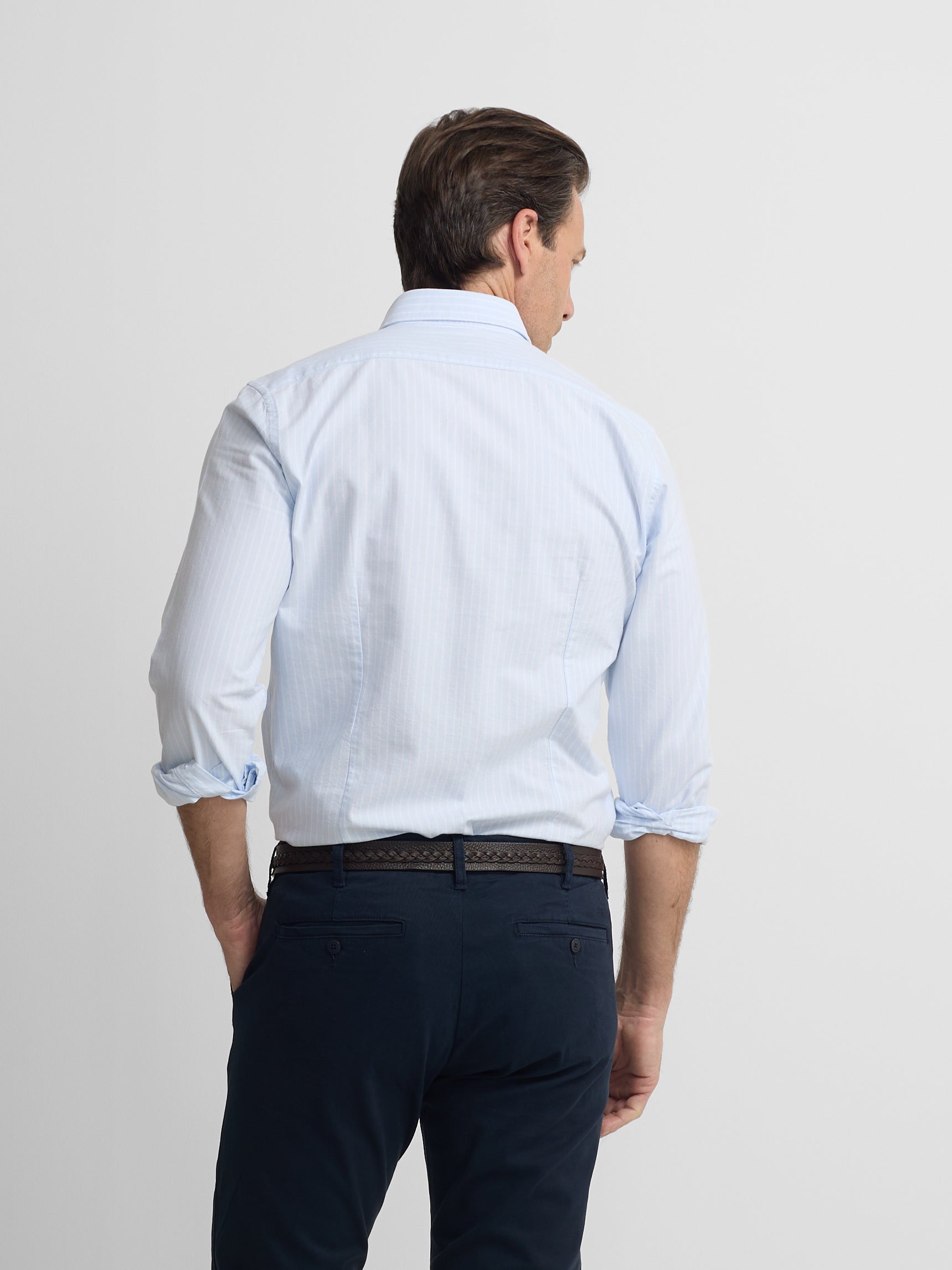 Camisa sport oxford azul-claro com risca fina branca