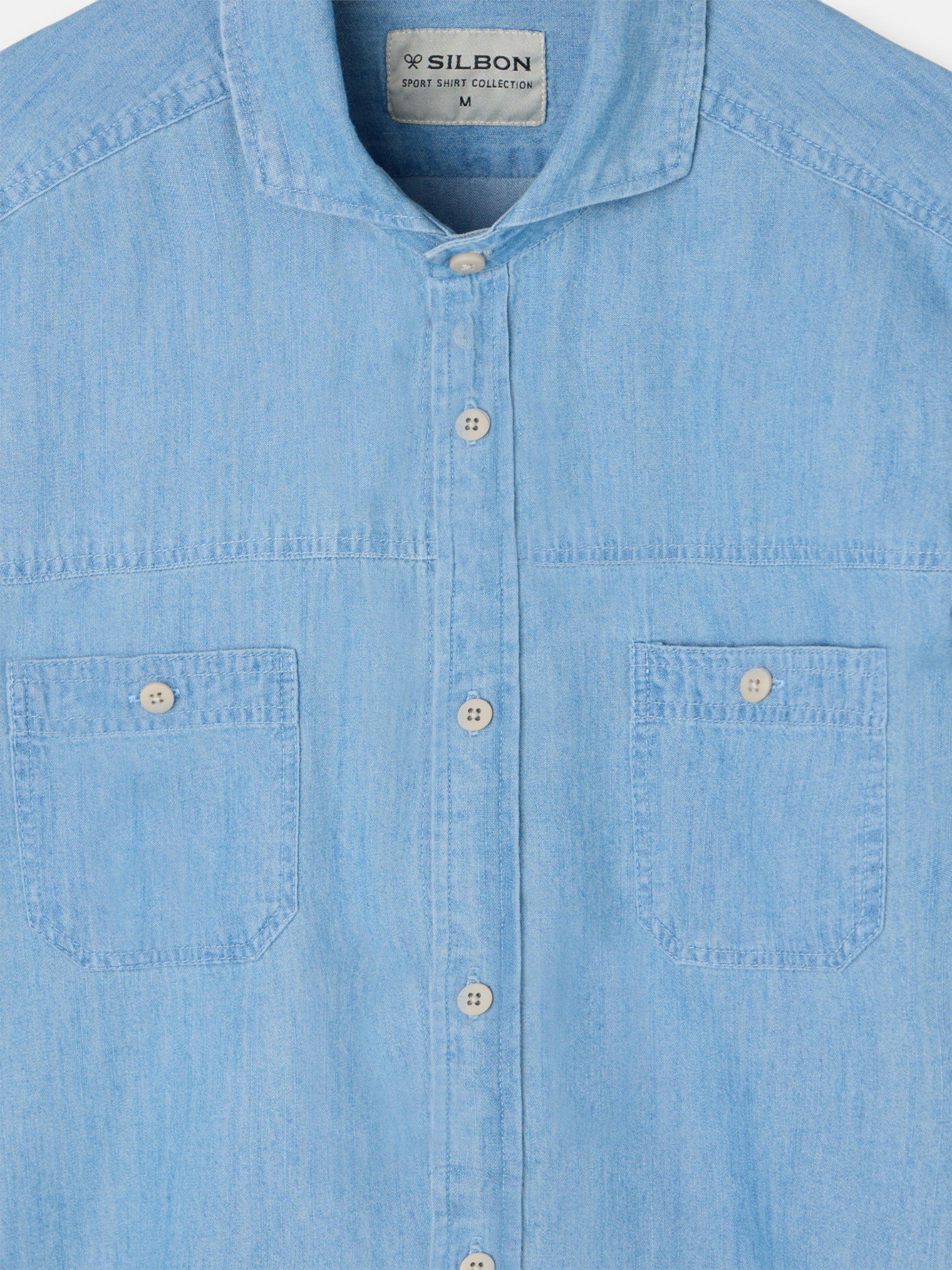 Camisa desportiva de ganga com bolsos azul claro