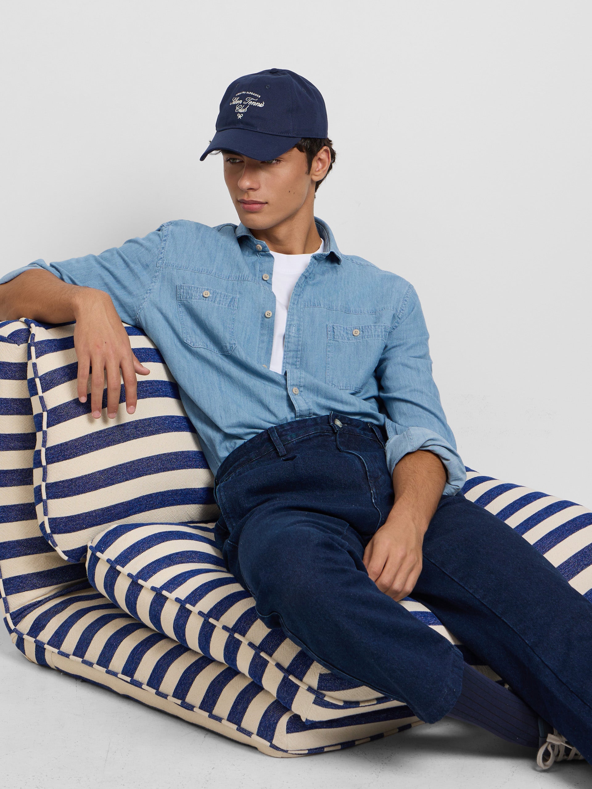 Camisa desportiva de ganga com bolsos azul claro