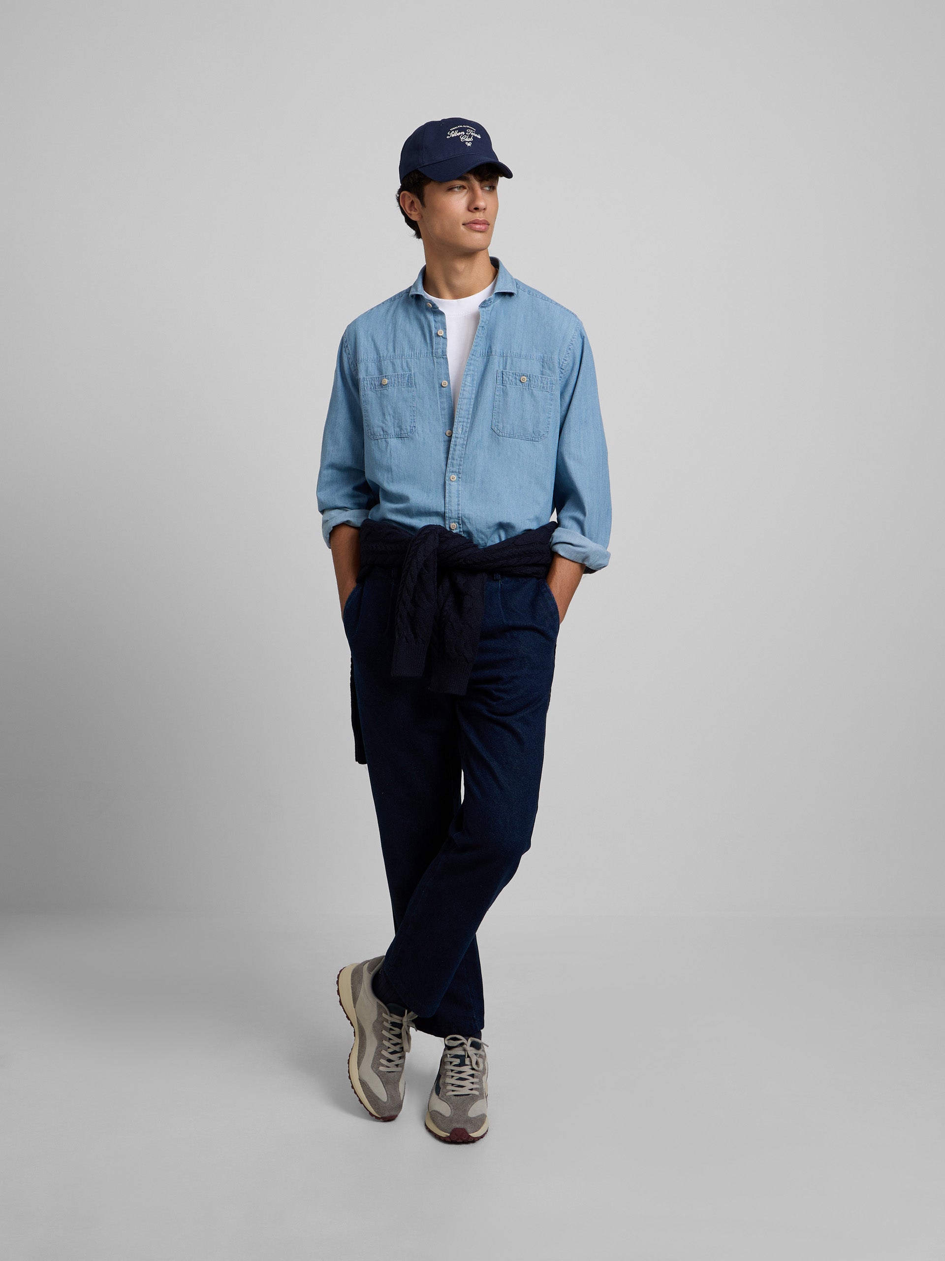 Camisa desportiva de ganga com bolsos azul claro