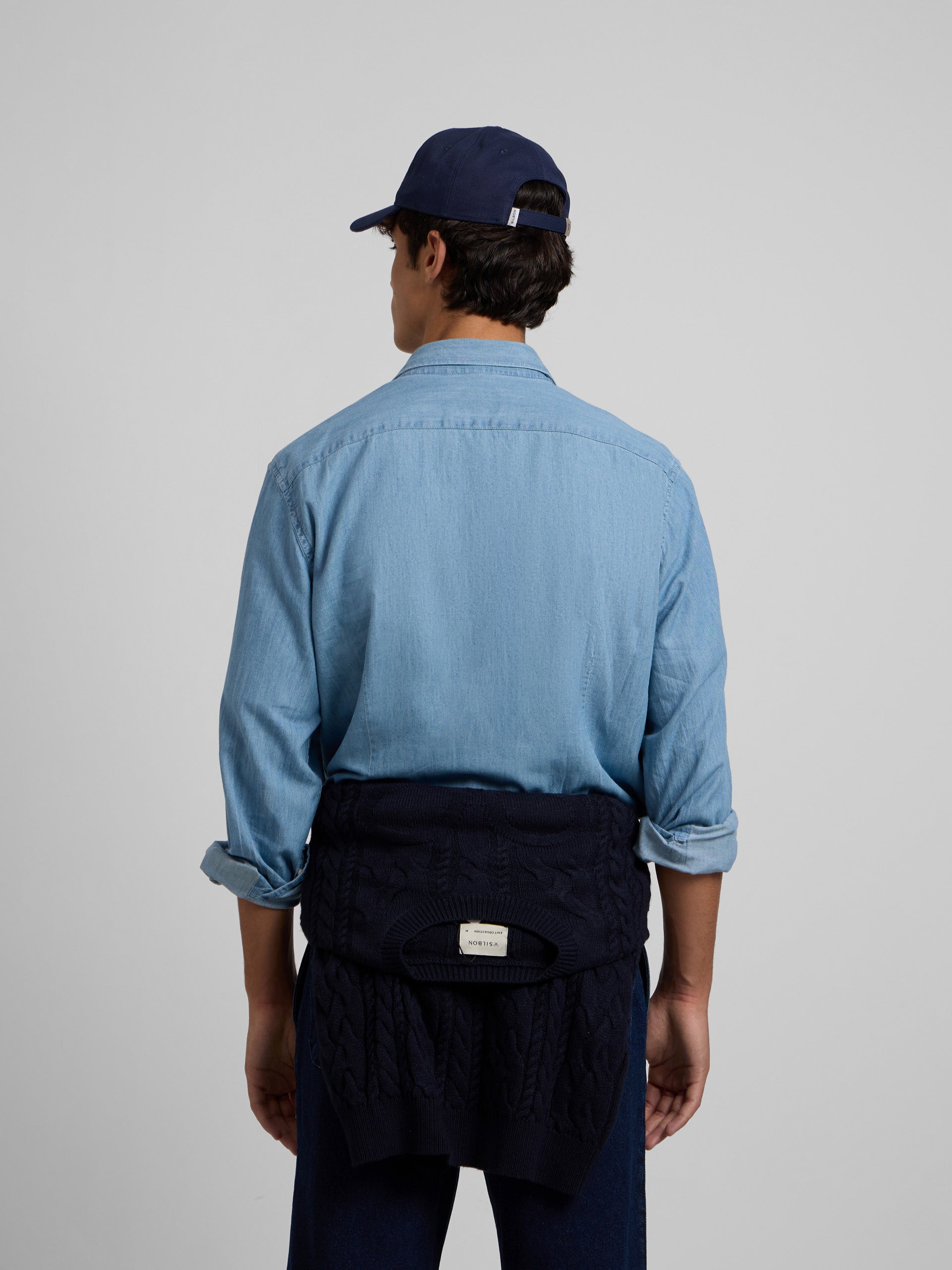 Camisa desportiva de ganga com bolsos azul claro