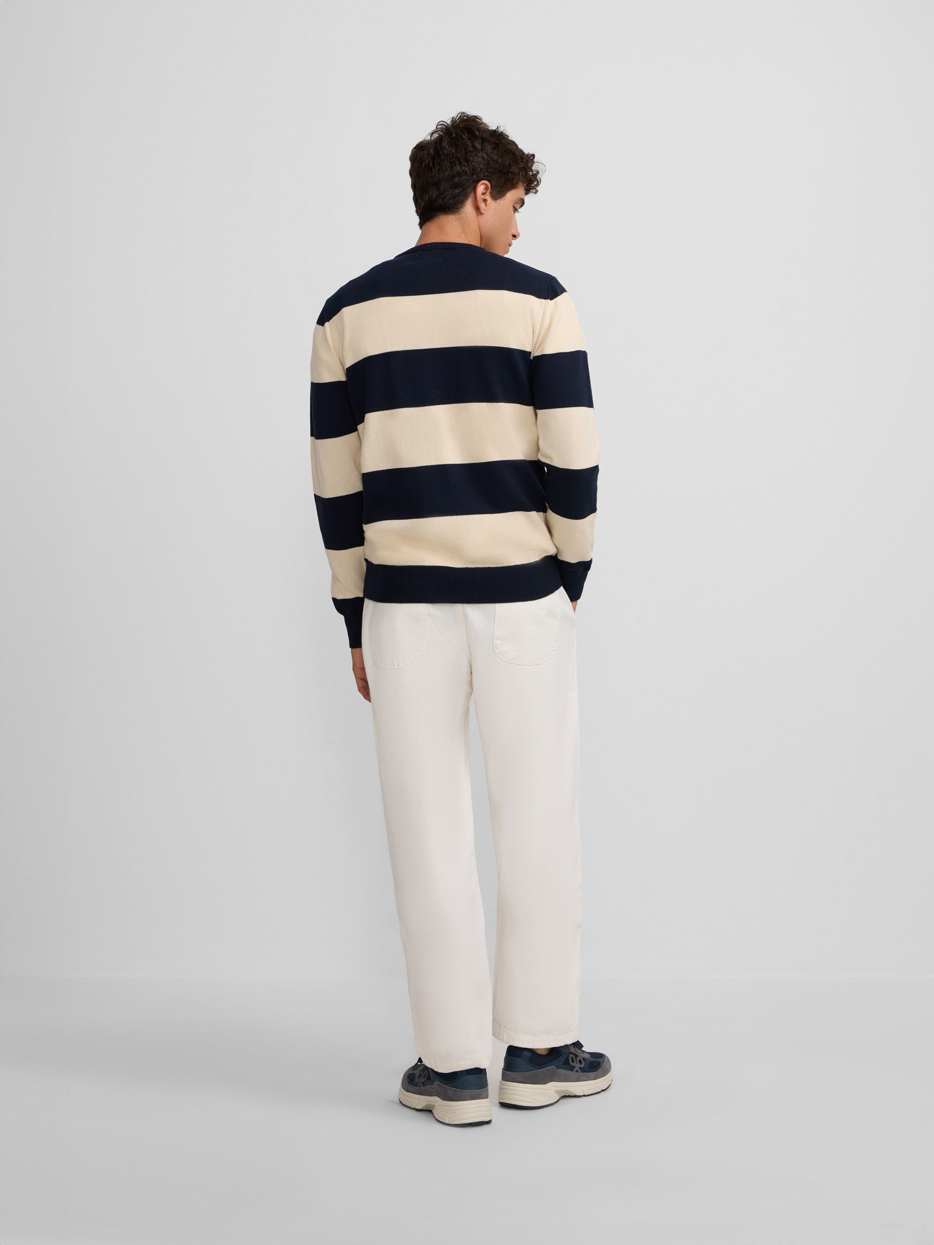 Camisola às riscas bege