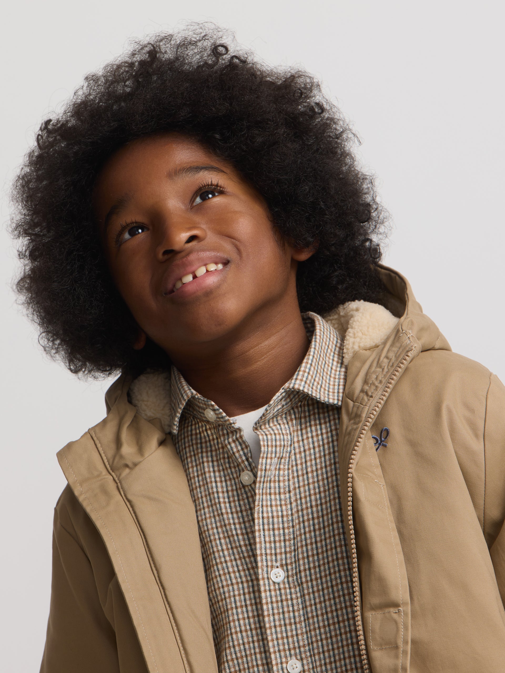 Casaco de criança com capuz e bolsos bege médio