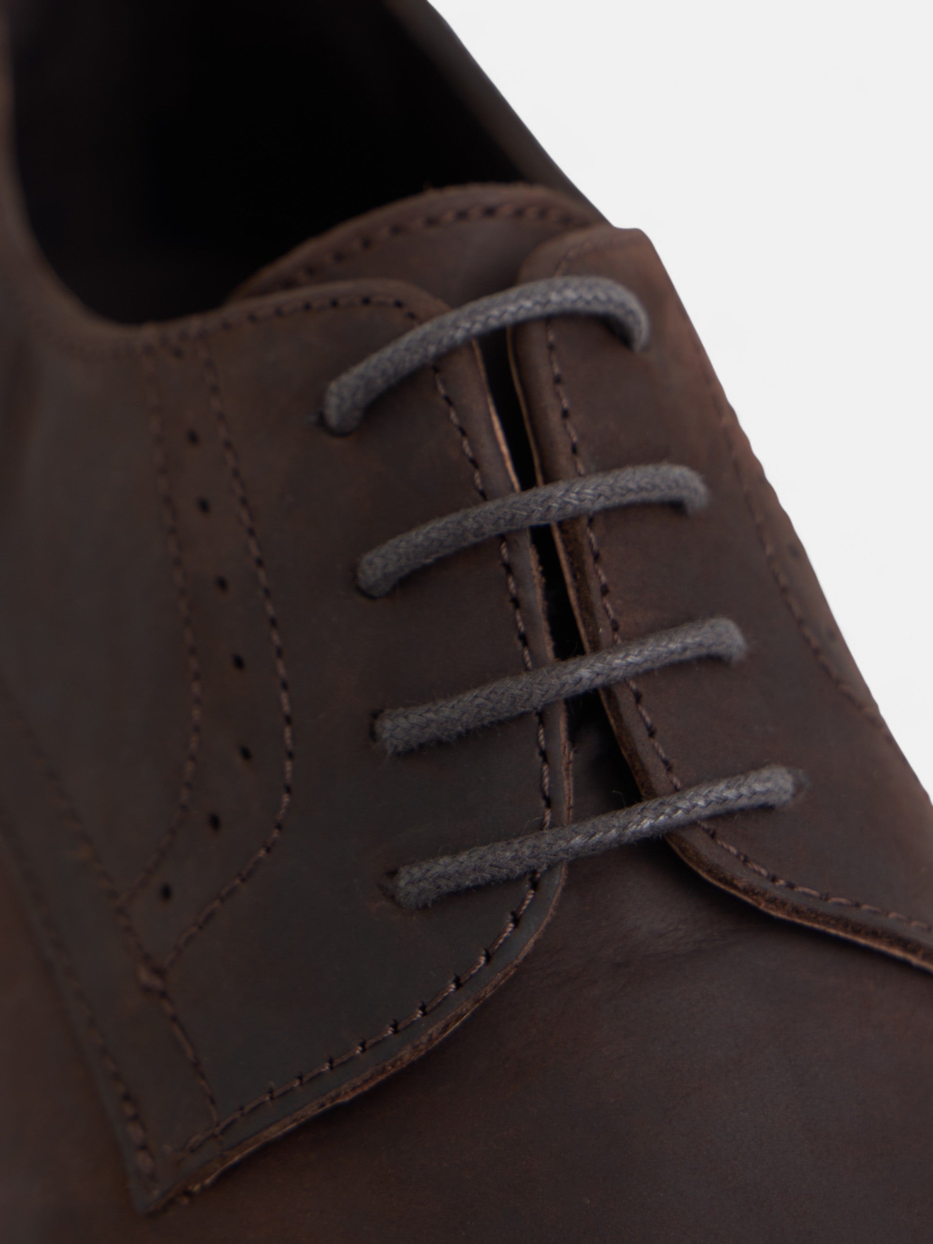 Zapato clasico piel perforado marron