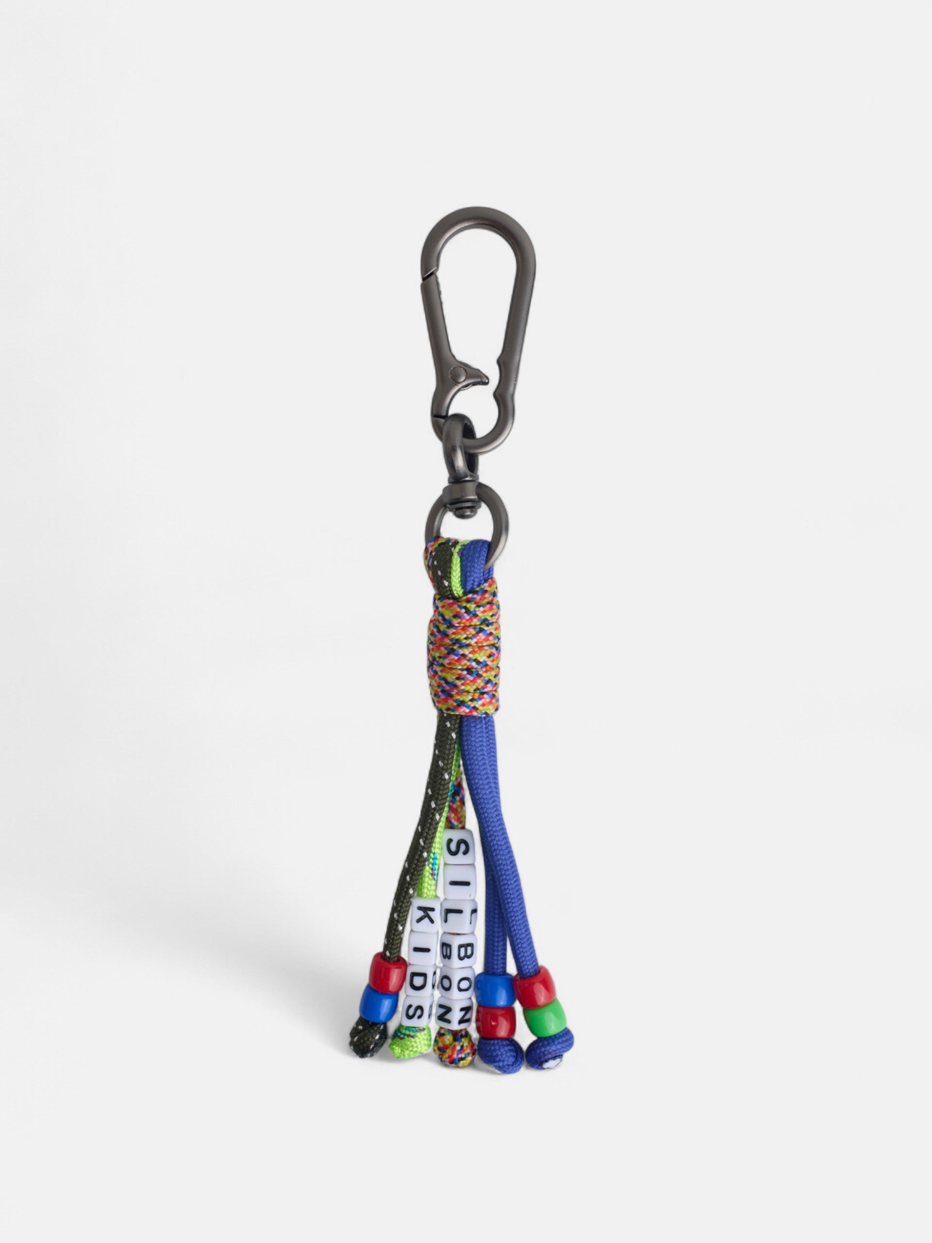 Chaveiro infantil com cordas coloridas