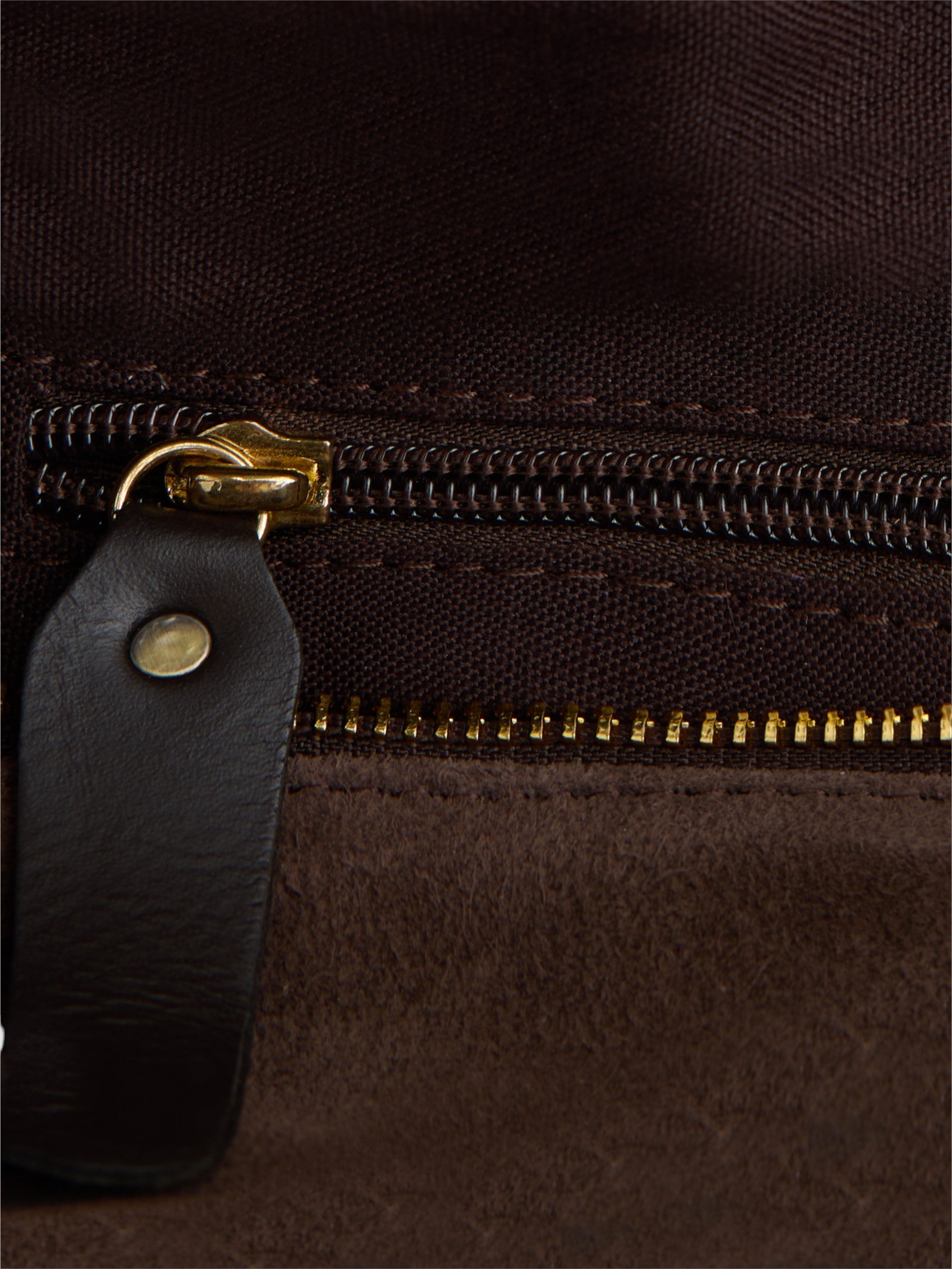 Leather toiletry bag with dark brown detail