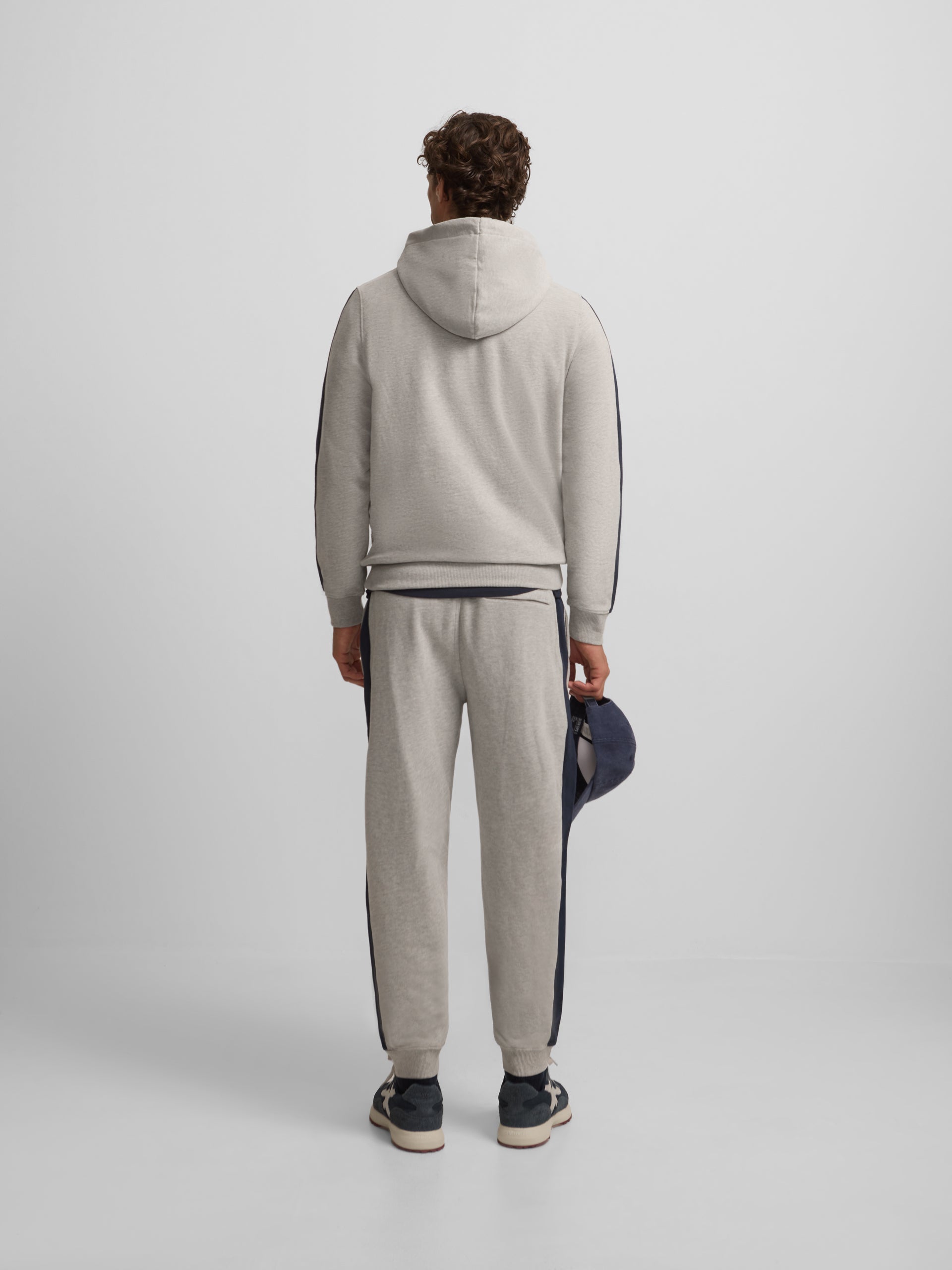 Pantalon deportivo gris