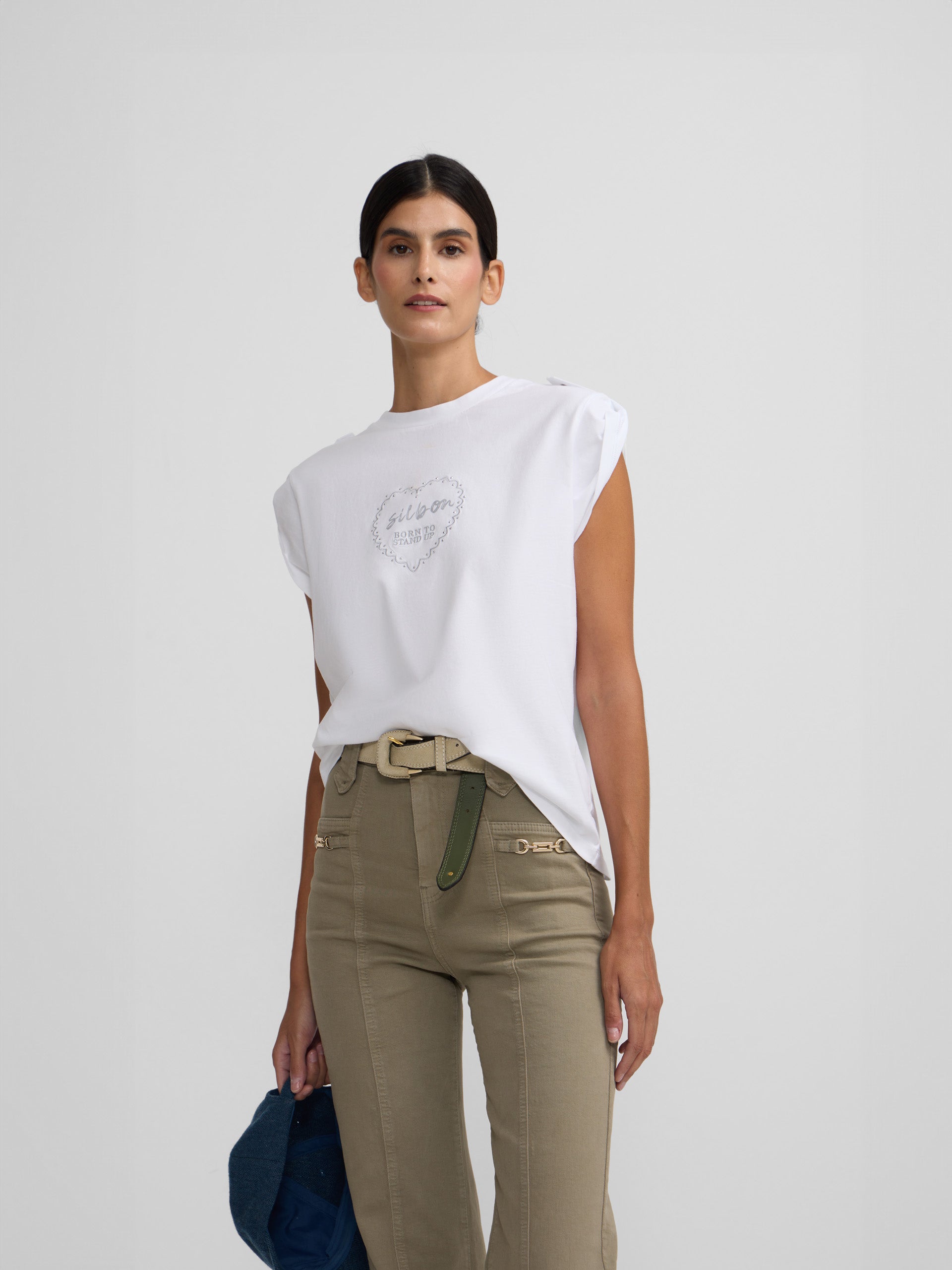 Camiseta woman roll out corazon tachas blanca