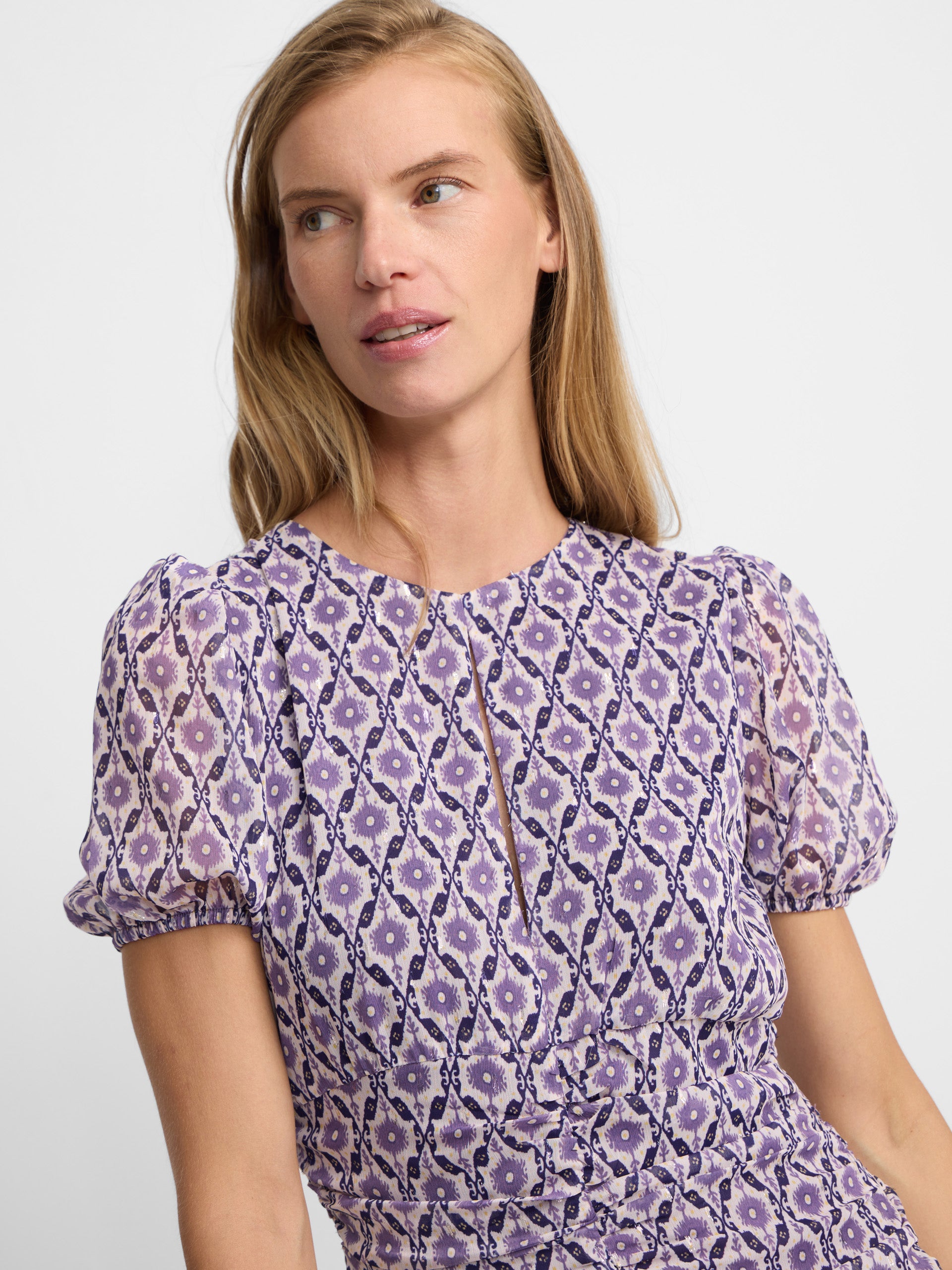 Vestido comprido franzido estampado malva