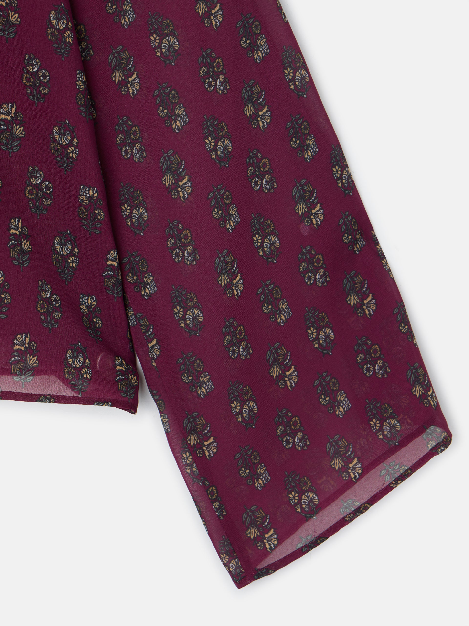 Blusa cuello estampado motivos burdeos