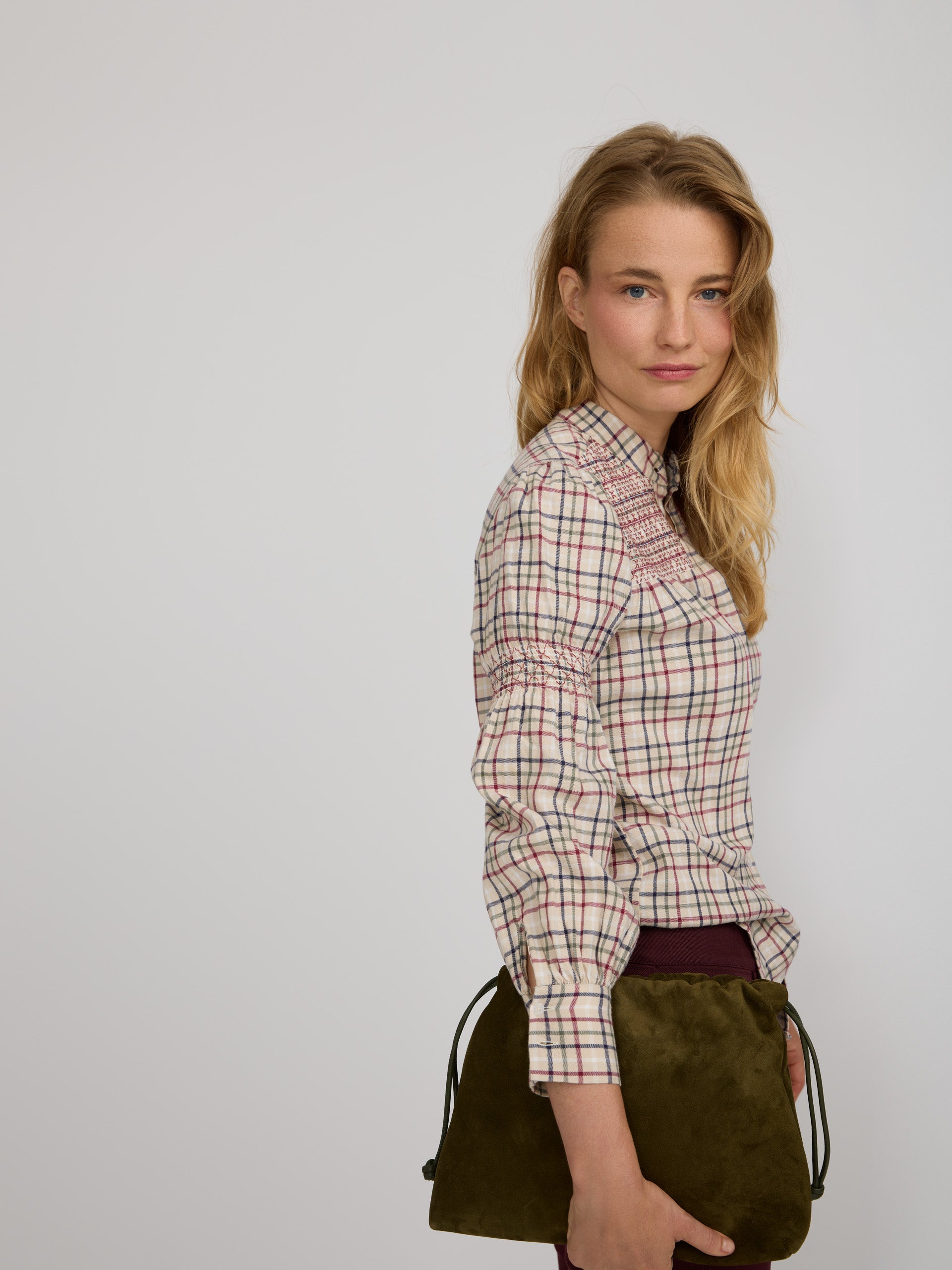 Chemise froncée à carreaux grenat et bleu