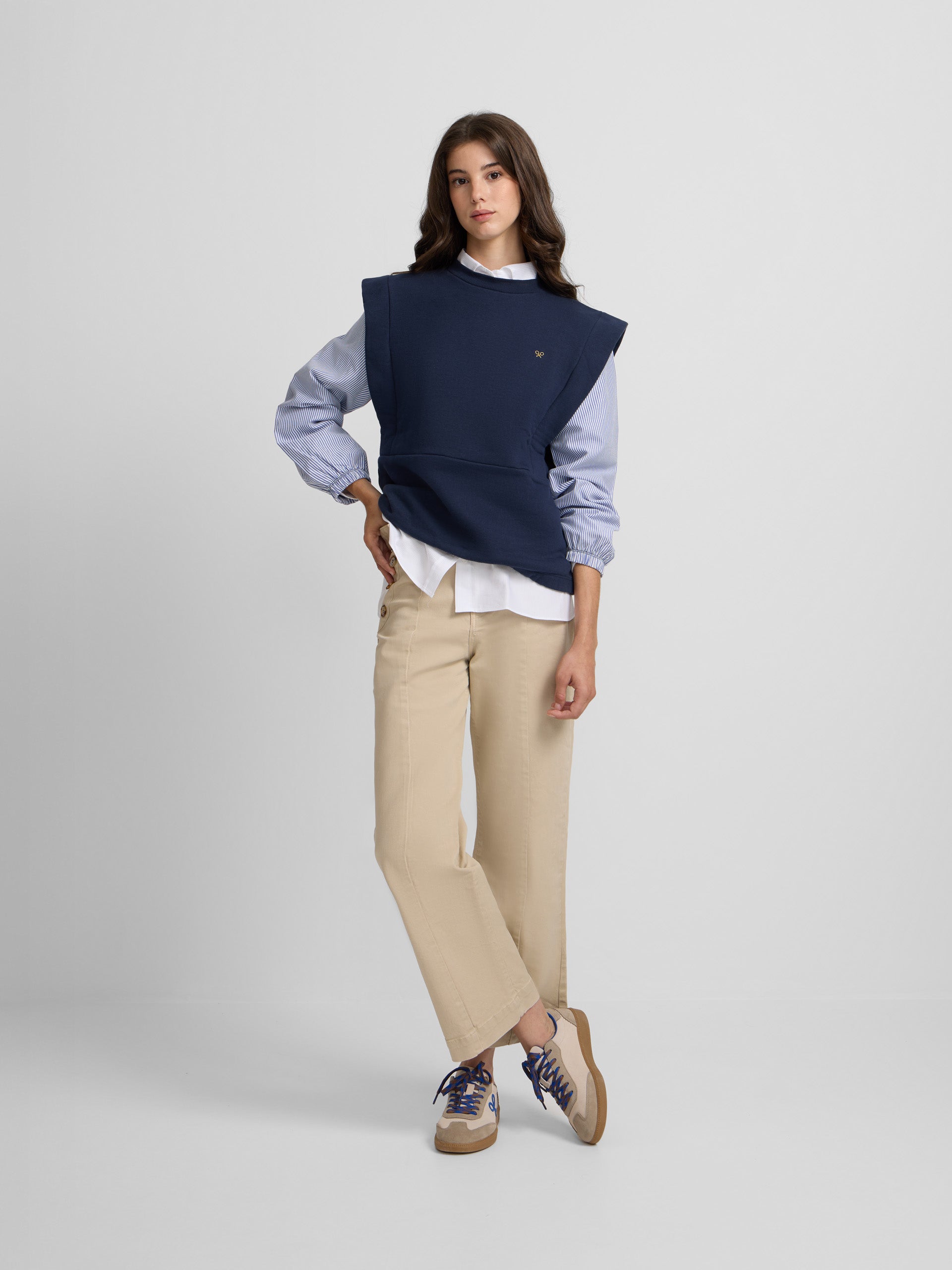 Women's sweatshirt with navy blue knitted sleeves