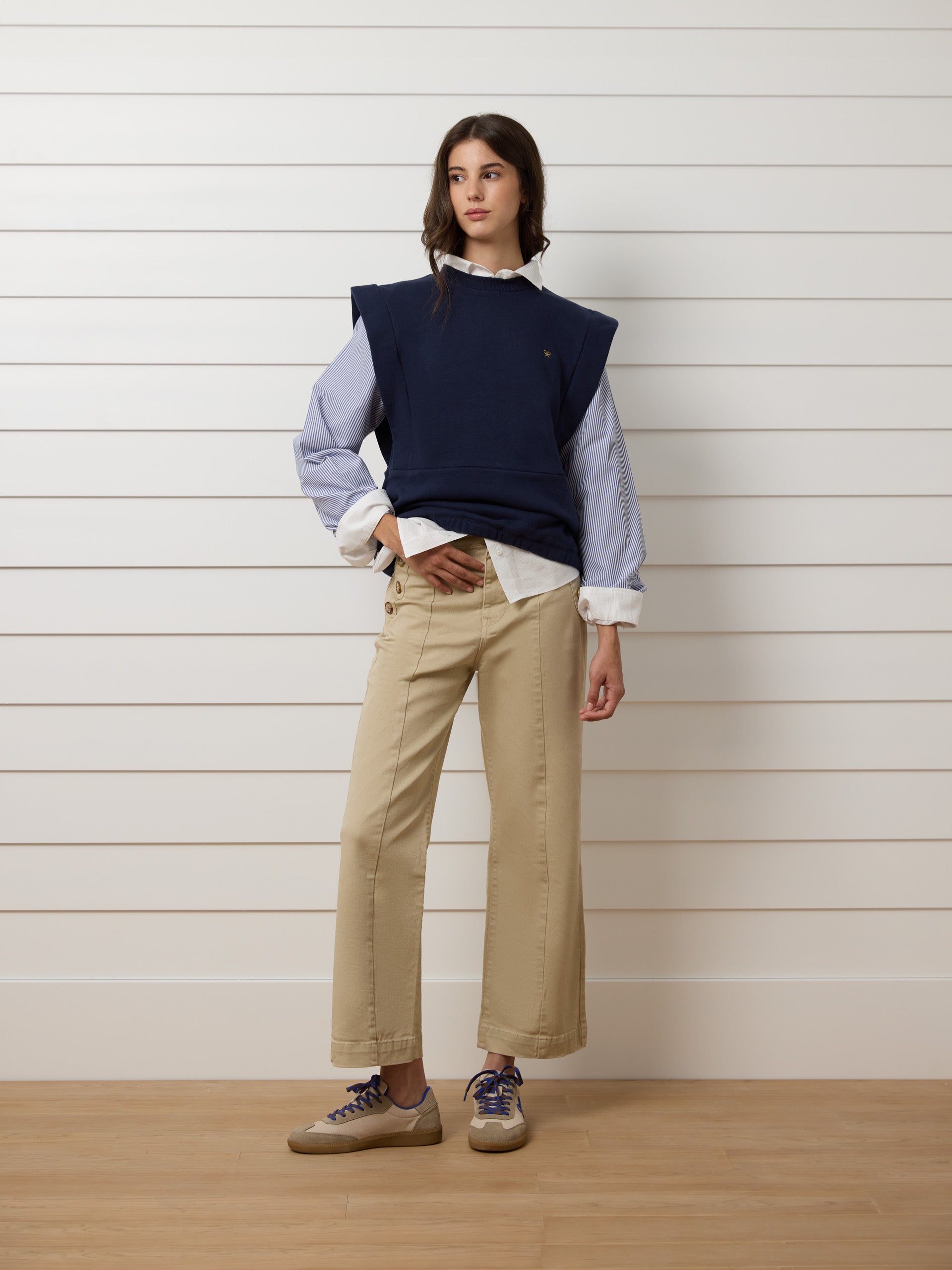 Women's sweatshirt with navy blue knitted sleeves