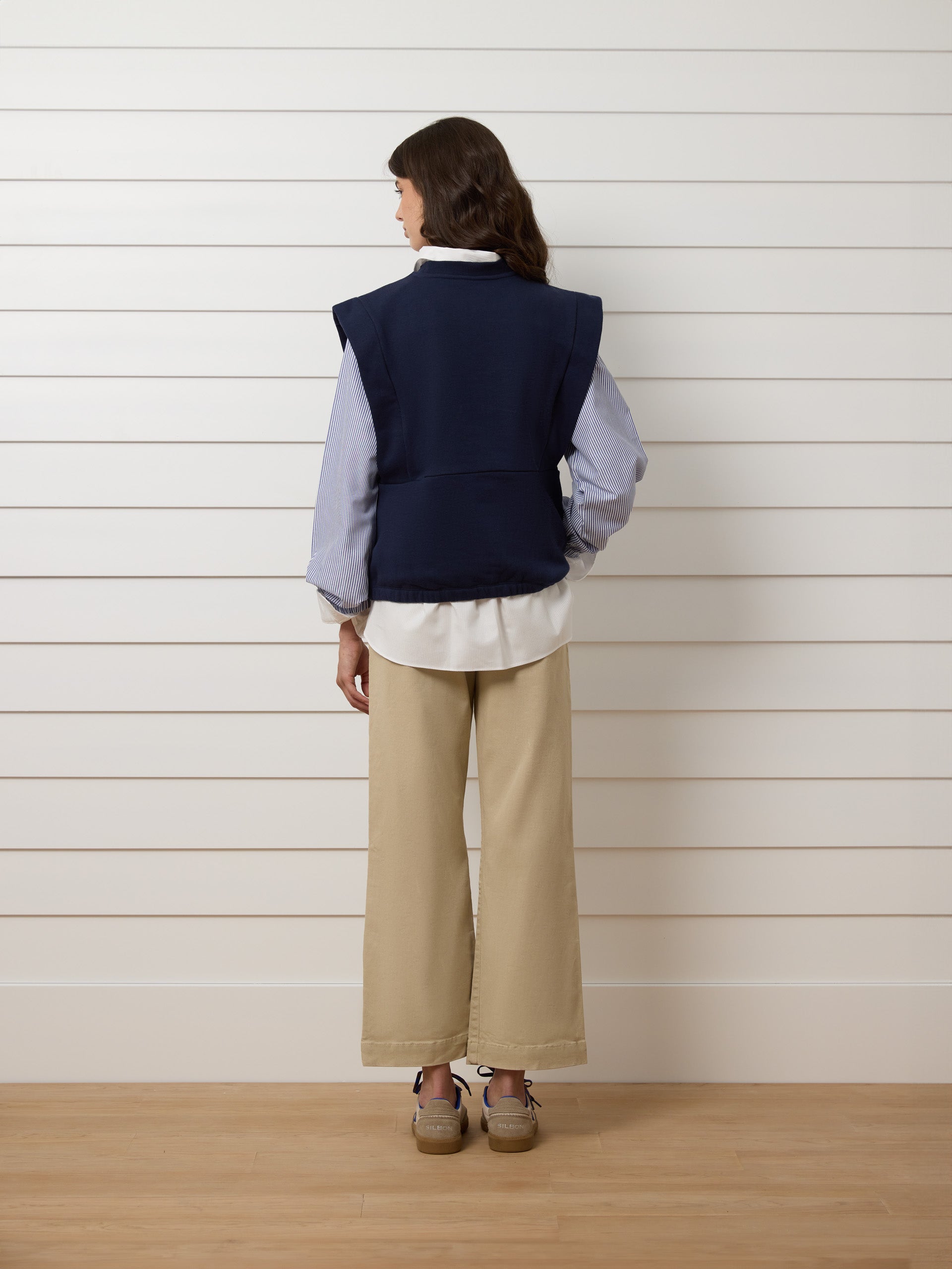 Women's sweatshirt with navy blue knitted sleeves