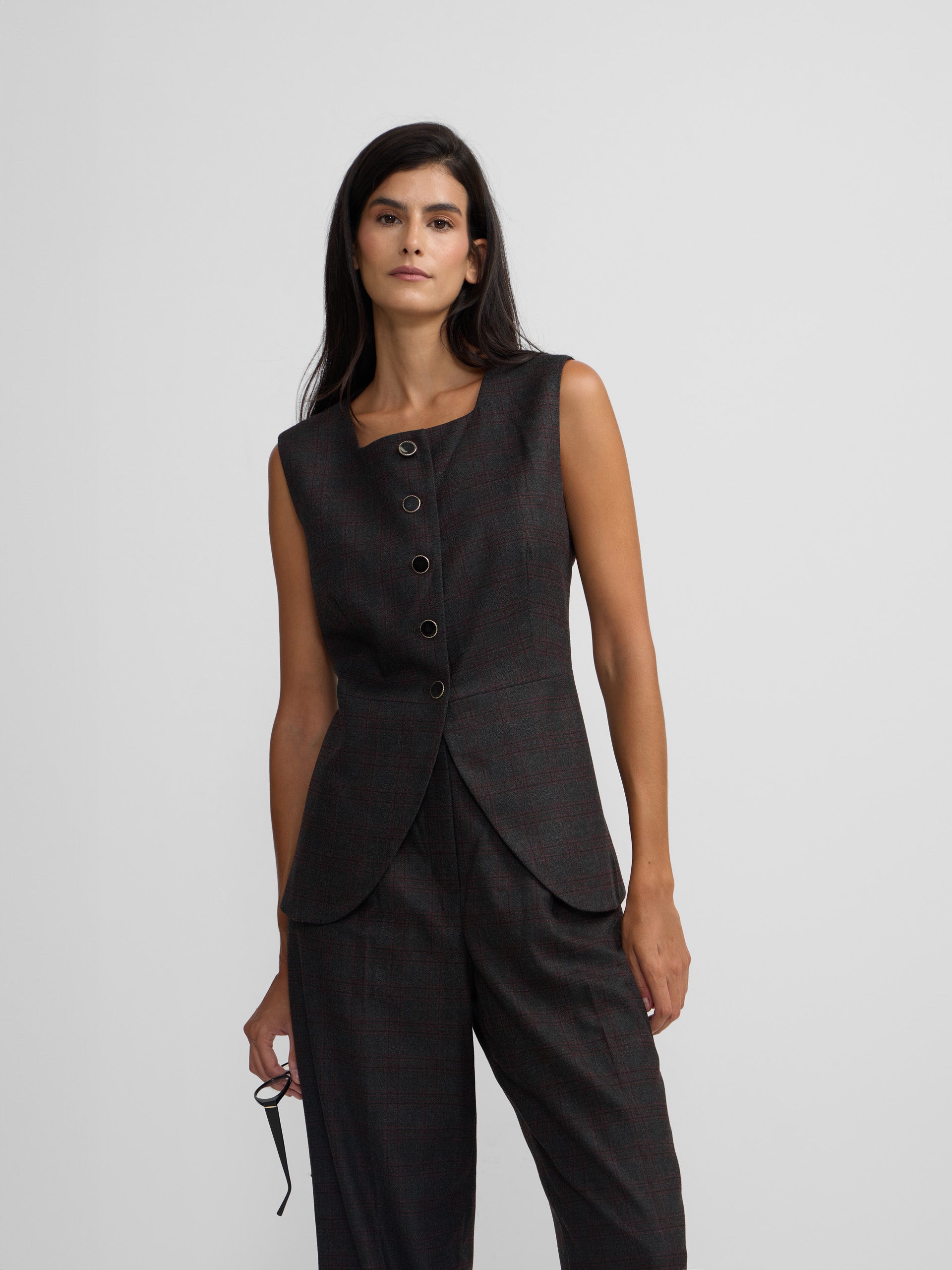 Chaleco largo cuadros grises y burdeos